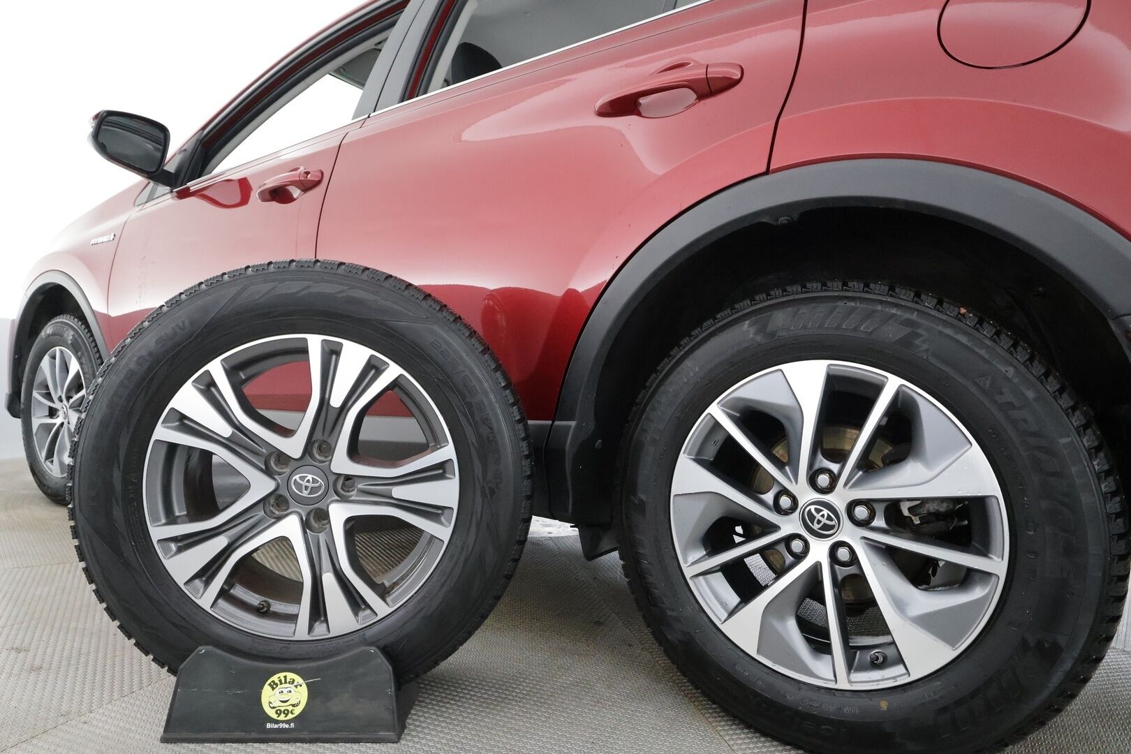 Toyota RAV4 2018 2,5 Hybrid AWD Hybrid Edition * ACC / LED / P.Kamera / Koukku / Navi / Kaistavahti / Keyless * - Suomi-auto / Kahdet renkaat aluvanteilla / Merkkihuollot