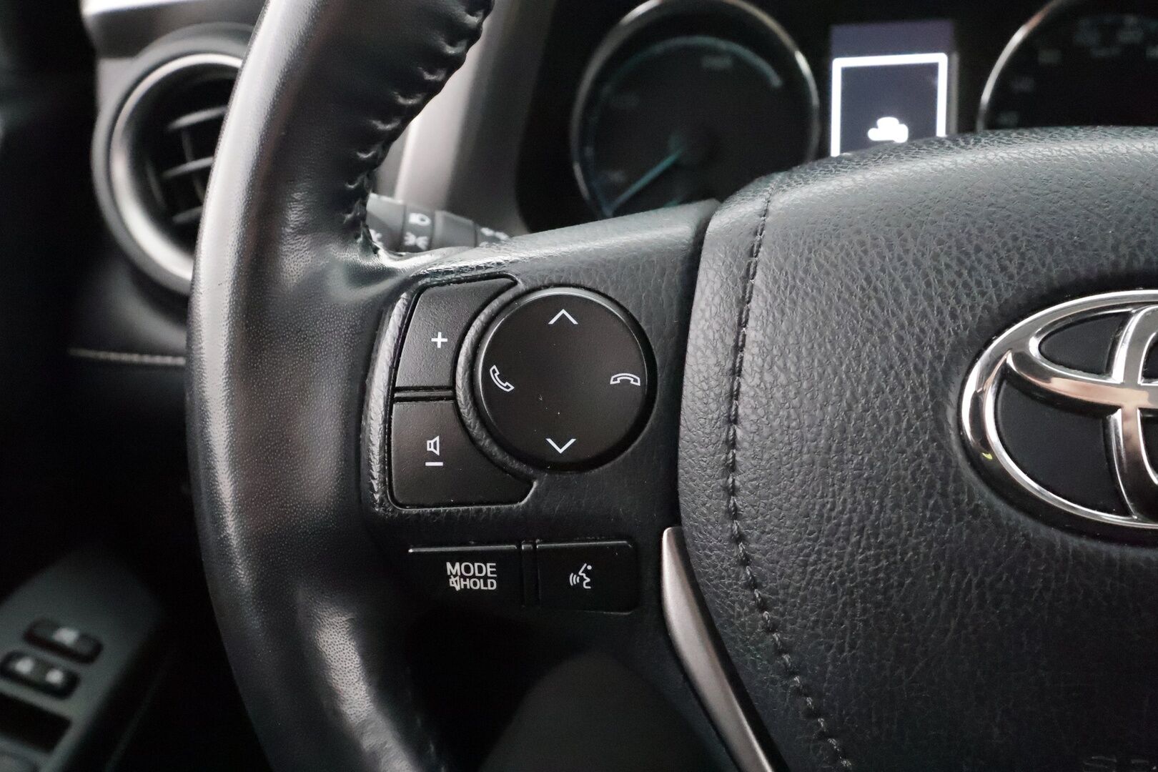 Toyota RAV4 2018 2,5 Hybrid AWD Hybrid Edition * ACC / LED / P.Kamera / Koukku / Navi / Kaistavahti / Keyless * - Suomi-auto / Kahdet renkaat aluvanteilla / Merkkihuollot