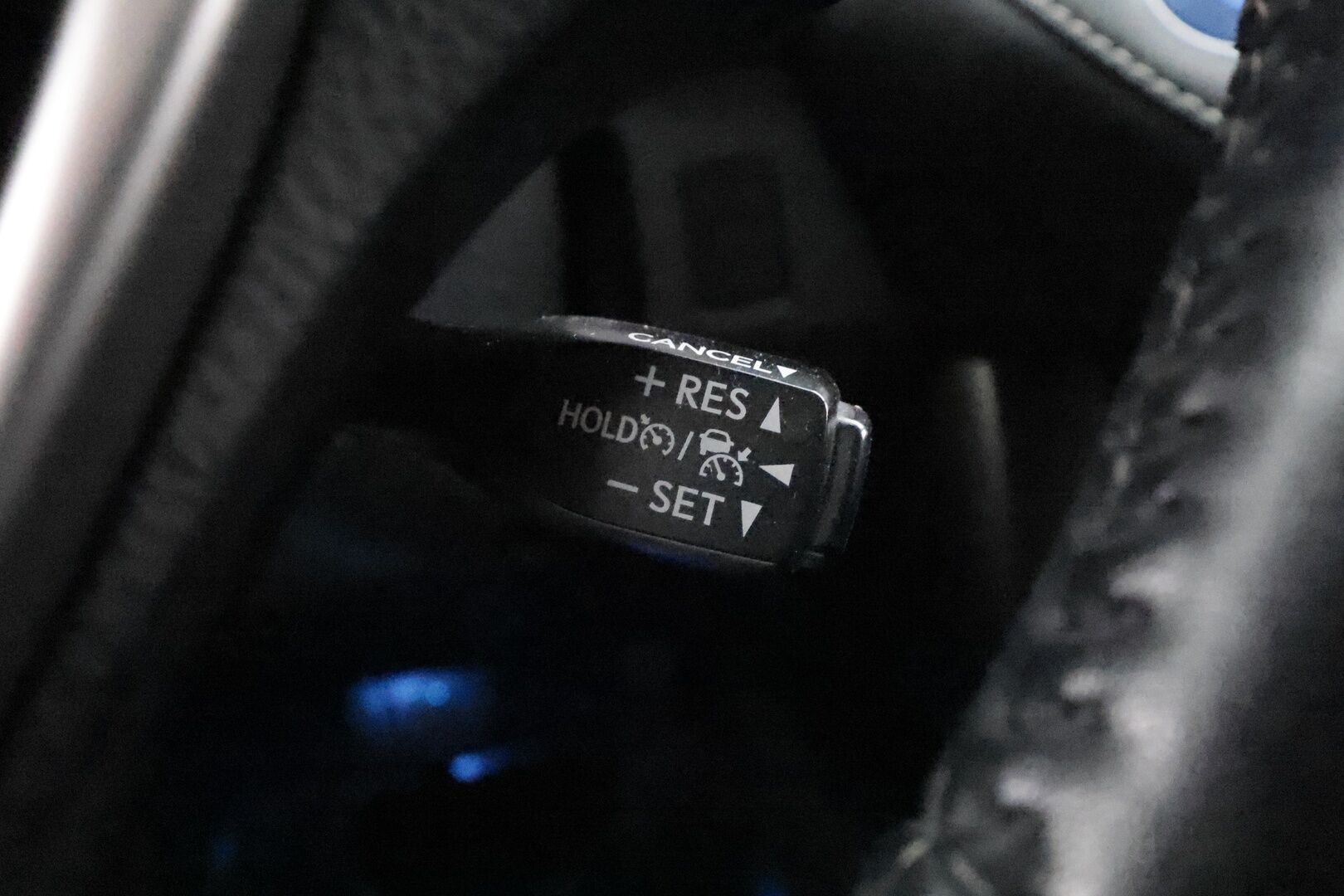 Toyota RAV4 2018 2,5 Hybrid AWD Hybrid Edition * ACC / LED / P.Kamera / Koukku / Navi / Kaistavahti / Keyless * - Suomi-auto / Kahdet renkaat aluvanteilla / Merkkihuollot