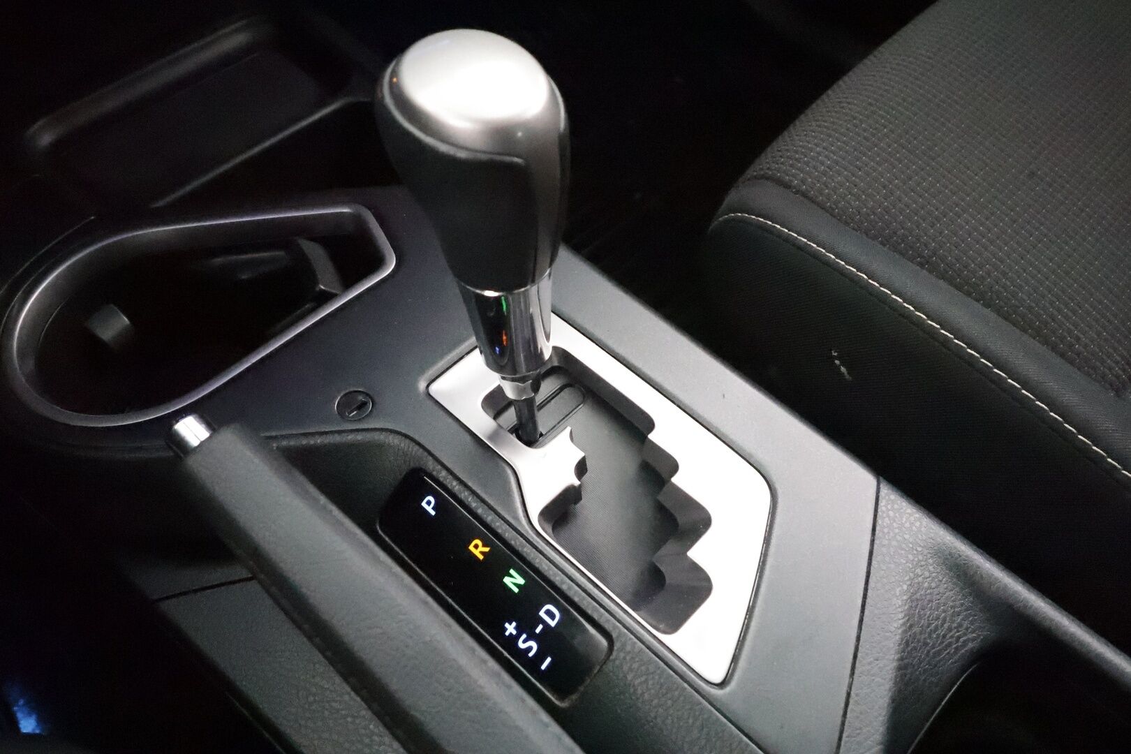 Toyota RAV4 2018 2,5 Hybrid AWD Hybrid Edition * ACC / LED / P.Kamera / Koukku / Navi / Kaistavahti / Keyless * - Suomi-auto / Kahdet renkaat aluvanteilla / Merkkihuollot