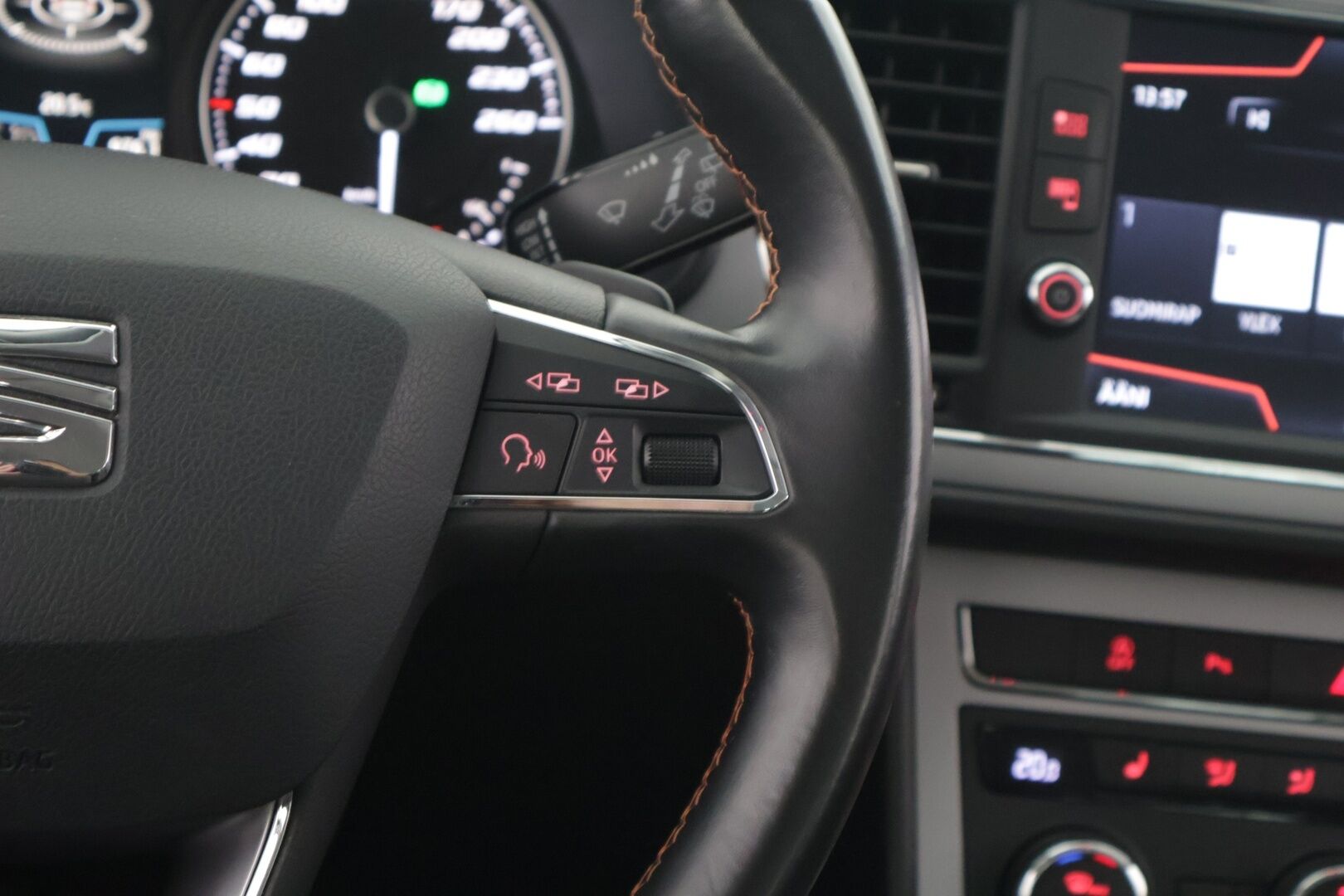 Seat LEON X-PERIENCE 2018 2,0 TDI 150 4Drive Business DSG * Led-valot / iroitettava vetokoukku / puolinahkapenkit!* - Edullinen ja hyvin huollettu / perhekäyttöön soveltuva / huippu neliveto!