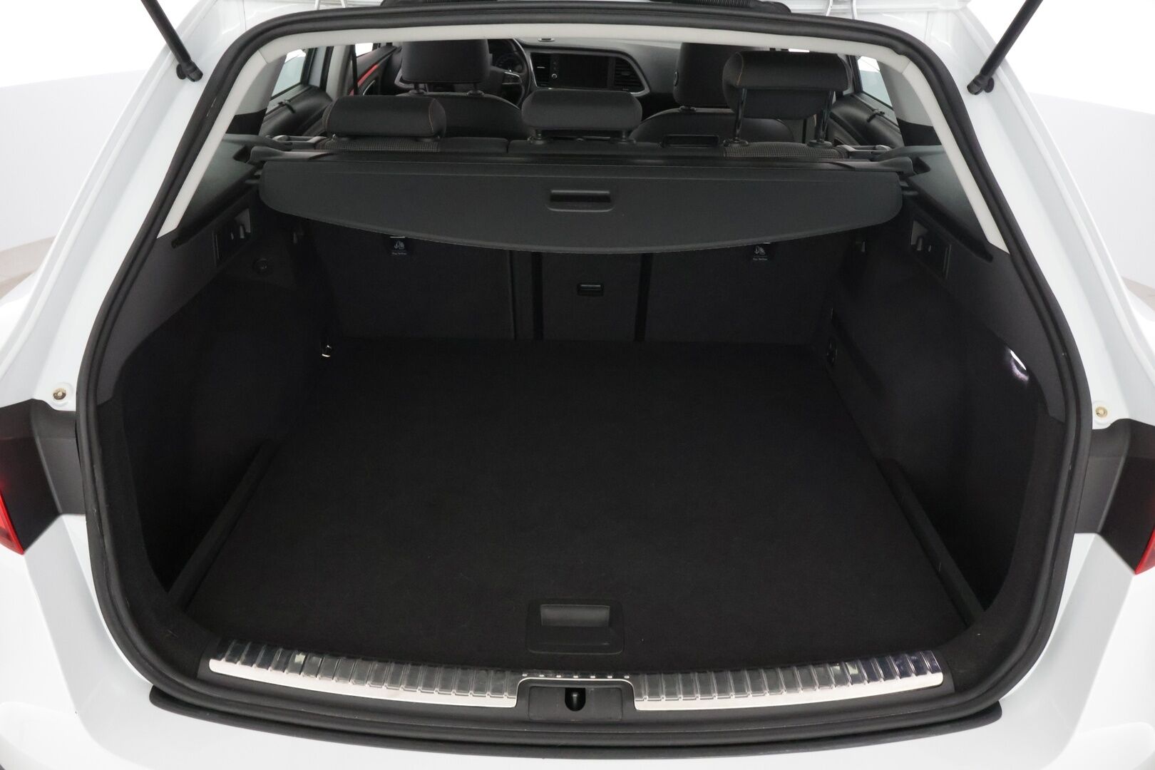 Seat LEON X-PERIENCE 2018 2,0 TDI 150 4Drive Business DSG * Led-valot / iroitettava vetokoukku / puolinahkapenkit!* - Edullinen ja hyvin huollettu / perhekäyttöön soveltuva / huippu neliveto!