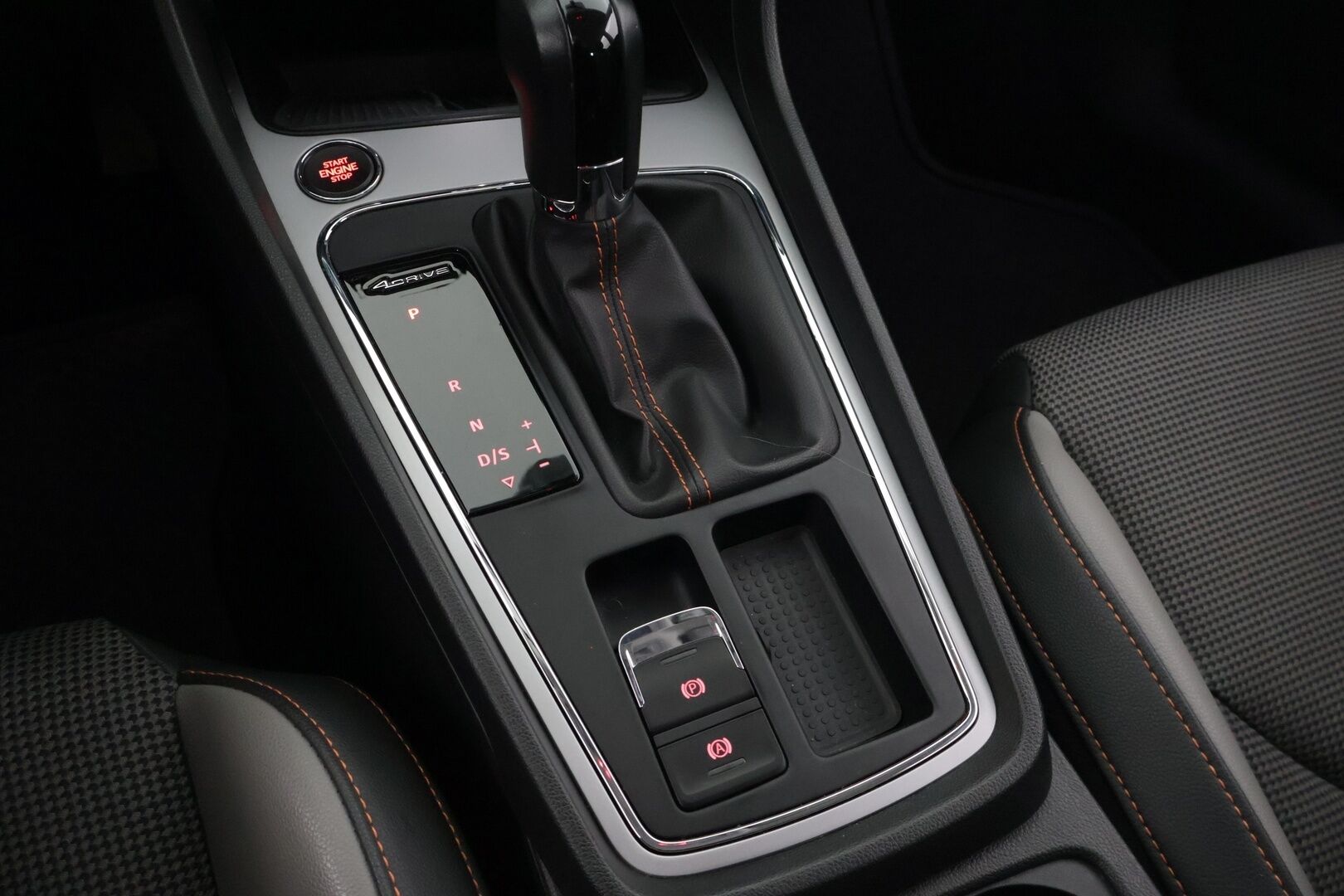 Seat LEON X-PERIENCE 2018 2,0 TDI 150 4Drive Business DSG * Led-valot / iroitettava vetokoukku / puolinahkapenkit!* - Edullinen ja hyvin huollettu / perhekäyttöön soveltuva / huippu neliveto!