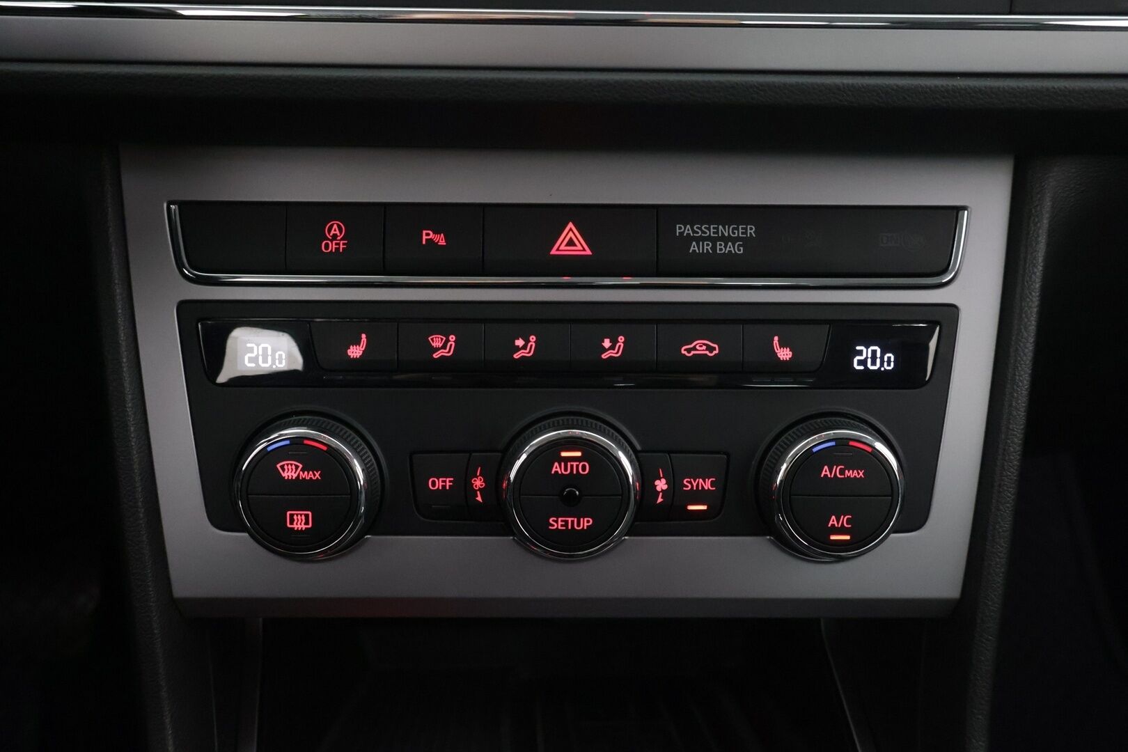 Seat LEON X-PERIENCE 2018 2,0 TDI 150 4Drive Business DSG * Led-valot / iroitettava vetokoukku / puolinahkapenkit!* - Edullinen ja hyvin huollettu / perhekäyttöön soveltuva / huippu neliveto!