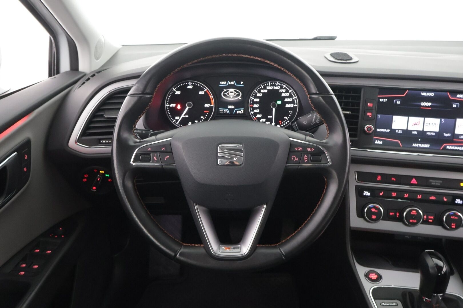 Seat LEON X-PERIENCE 2018 2,0 TDI 150 4Drive Business DSG * Led-valot / iroitettava vetokoukku / puolinahkapenkit!* - Edullinen ja hyvin huollettu / perhekäyttöön soveltuva / huippu neliveto!