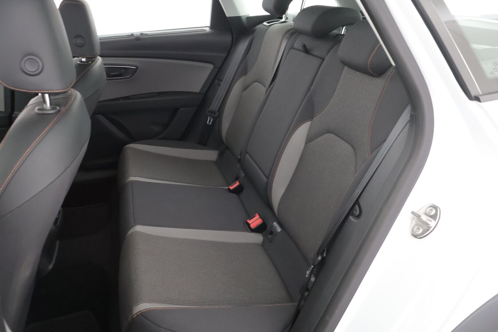Seat LEON X-PERIENCE 2018 2,0 TDI 150 4Drive Business DSG * Led-valot / iroitettava vetokoukku / puolinahkapenkit!* - Edullinen ja hyvin huollettu / perhekäyttöön soveltuva / huippu neliveto!