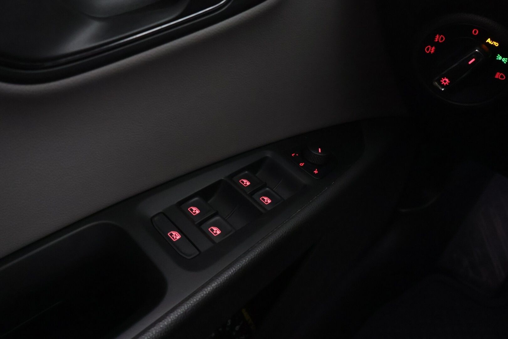 Seat LEON X-PERIENCE 2018 2,0 TDI 150 4Drive Business DSG * Led-valot / iroitettava vetokoukku / puolinahkapenkit!* - Edullinen ja hyvin huollettu / perhekäyttöön soveltuva / huippu neliveto!