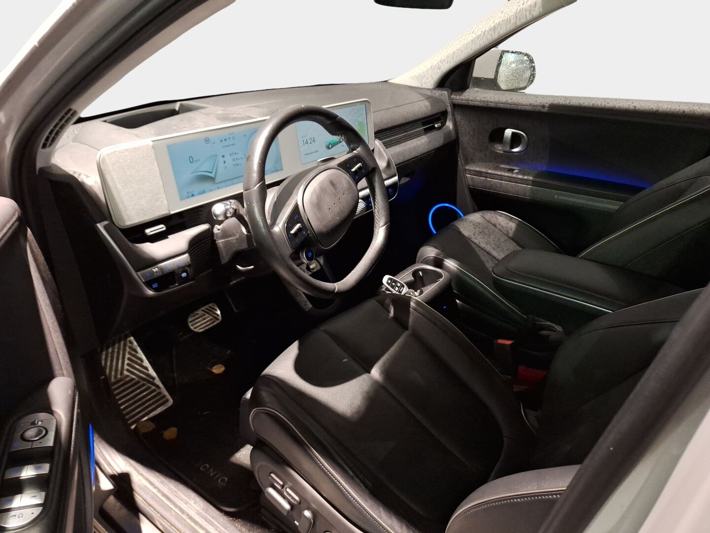 Hyundai IONIQ 5 2023 77 kWh 325 hv AWD Premium *ILP / Bose / ACC / 360° / Ilmastoidut nahat / Muistipenkki / BLIS / LED* - Siistikuntoinen ja hyvin varusteltu iso akkuinen Ioniq 5 kaksilla renkailla ja vanteilla!