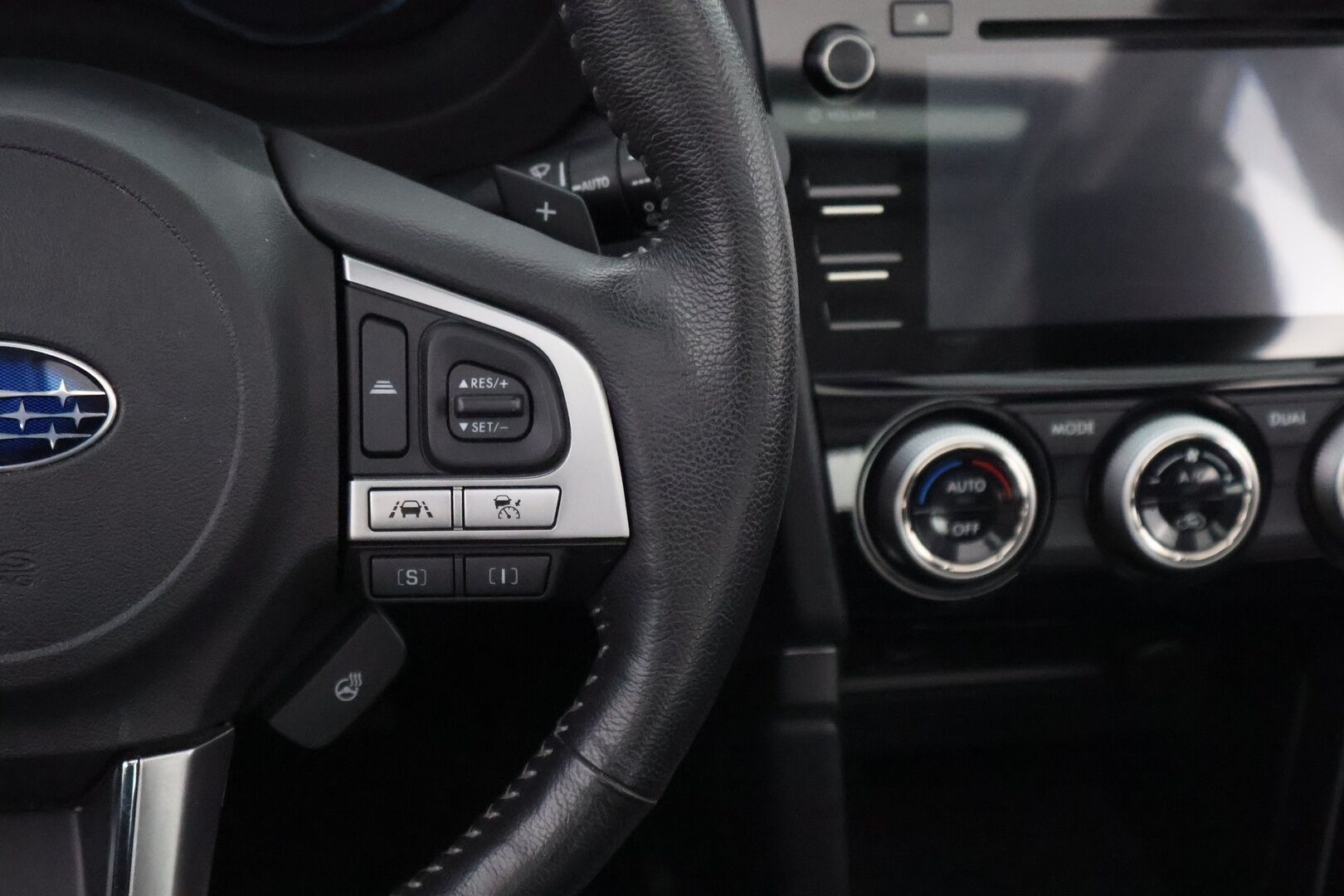 Subaru Forester 2018 2,0i XS Eyesight CVT - Suomiauto / Adapt.Vakkari / Kattoluukku / Peruutuskamera / Lane Assist / Sähköpenkki / Eye Sight / Huippusiisti!