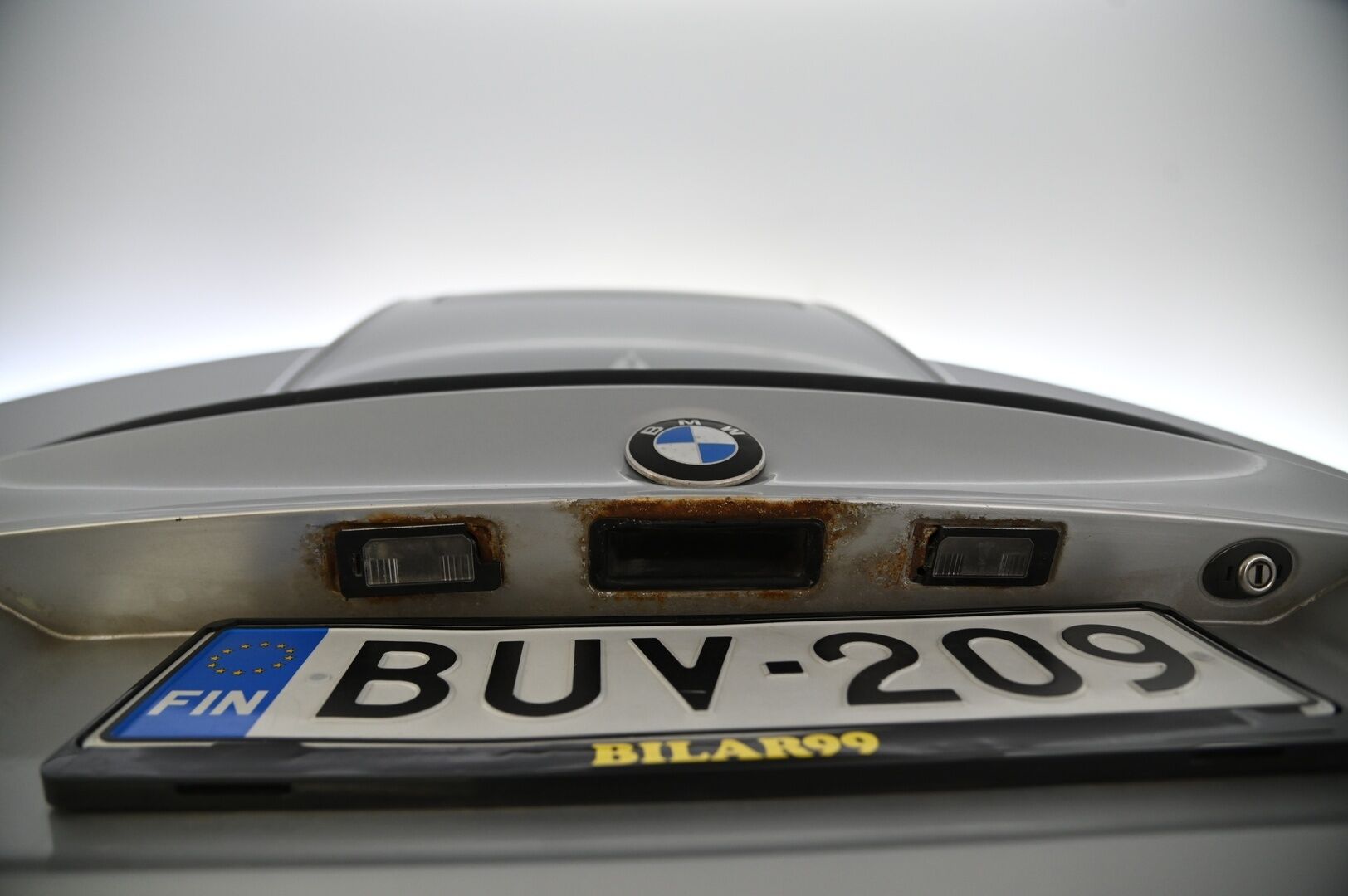 BMW 325 2006 E90 Sedan M-sport / Eisenmann putkisto / Comfort access/ Hifi system DSP / Kattoluukku / Proff. nav / P. tutkat* - Myydään huutokaupat.com  /Juuri katsastettu! Törkeillä varusteilla ja puhtaalla historialla!