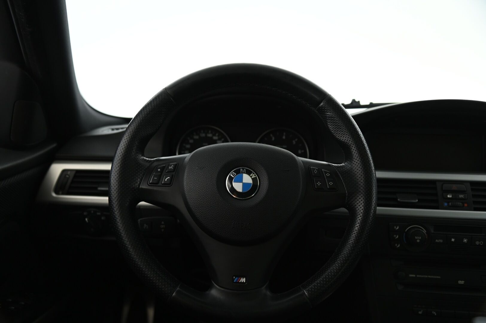 BMW 325 2006 E90 Sedan M-sport / Eisenmann putkisto / Comfort access/ Hifi system DSP / Kattoluukku / Proff. nav / P. tutkat* - Myydään huutokaupat.com  /Juuri katsastettu! Törkeillä varusteilla ja puhtaalla historialla!