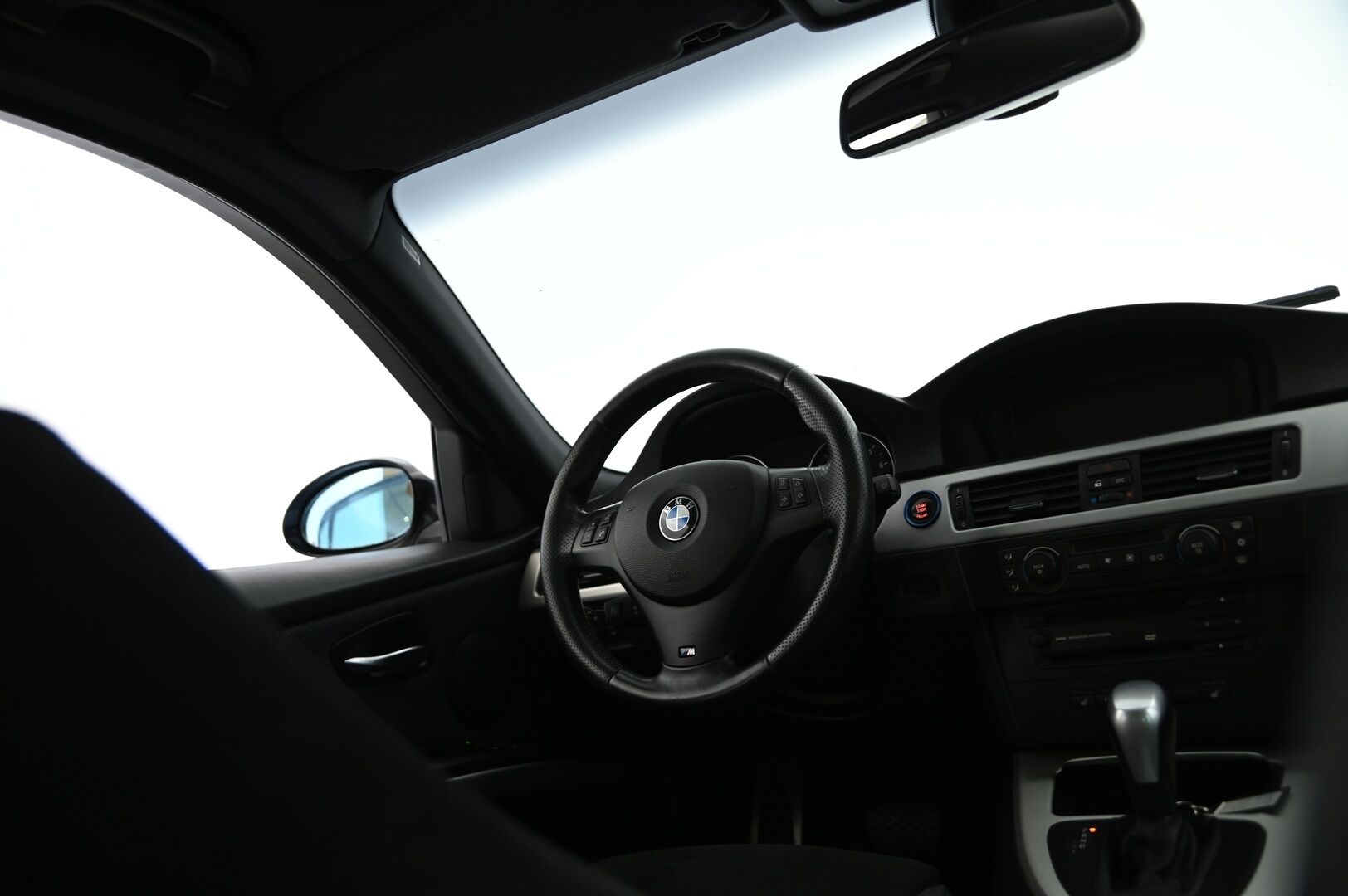 BMW 325 2006 E90 Sedan M-sport / Eisenmann putkisto / Comfort access/ Hifi system DSP / Kattoluukku / Proff. nav / P. tutkat* - Myydään huutokaupat.com  /Juuri katsastettu! Törkeillä varusteilla ja puhtaalla historialla!