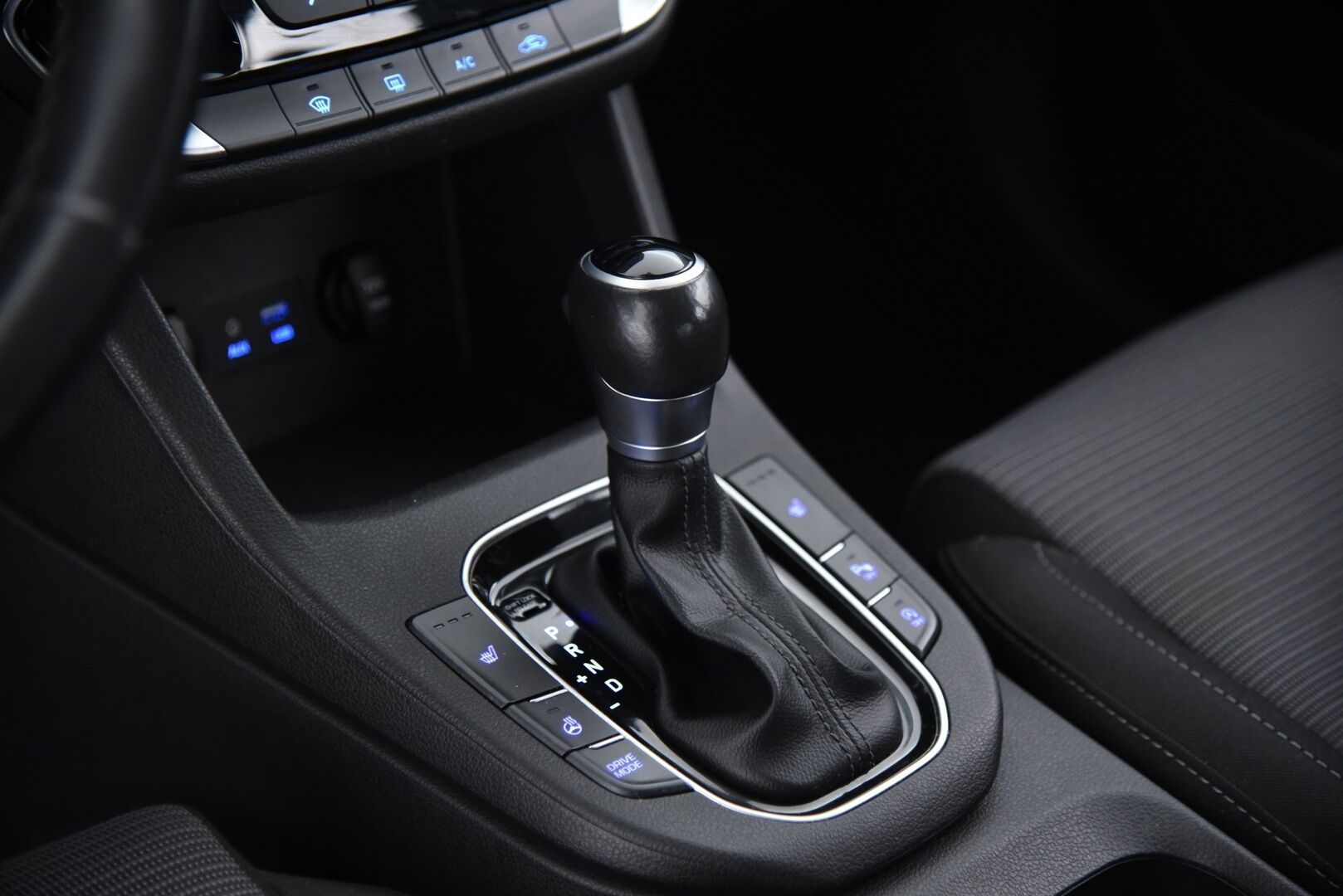 Hyundai i30 5d 2017 1,4 T-GDI 7DCT-aut. fresh plus / Suomi-Auto / P-kamera / Vakkari / Lohkolämmitin - Taloudellinen vaihtoehto ! - HULLUT JOULUT KORKOTARJOUS 2,49% 