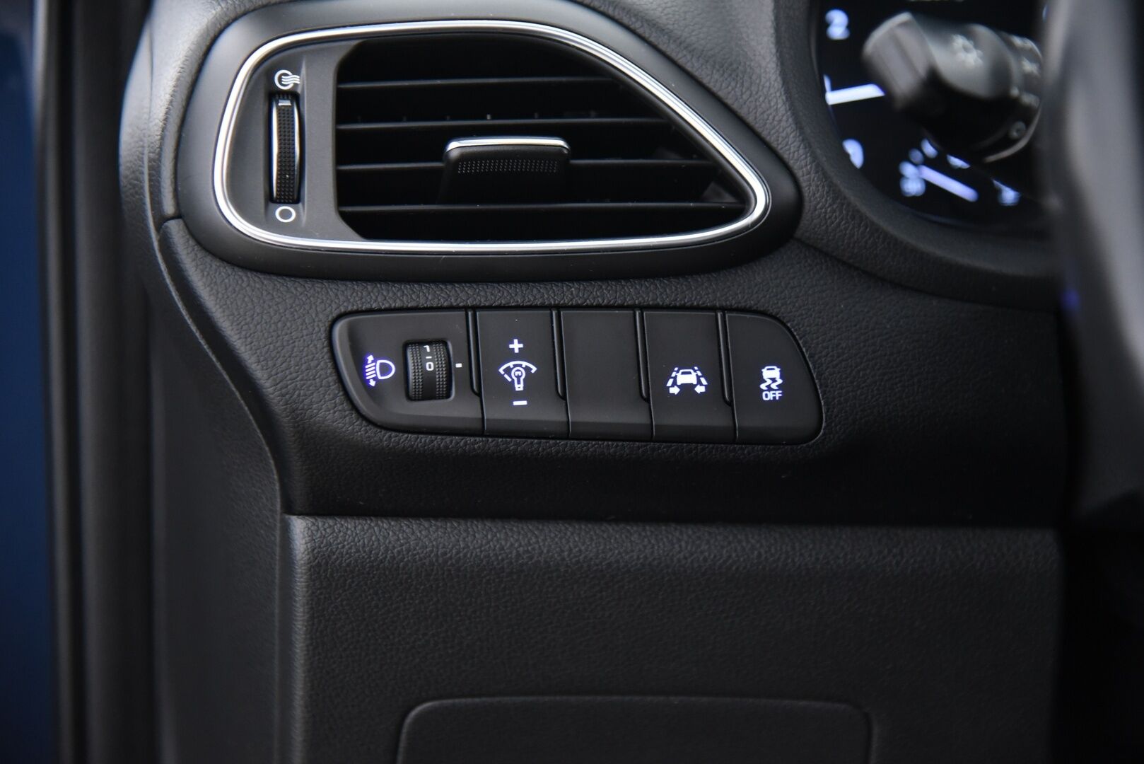 Hyundai i30 5d 2017 1,4 T-GDI 7DCT-aut. fresh plus / Suomi-Auto / P-kamera / Vakkari / Lohkolämmitin - Taloudellinen vaihtoehto ! - HULLUT JOULUT KORKOTARJOUS 2,49% 