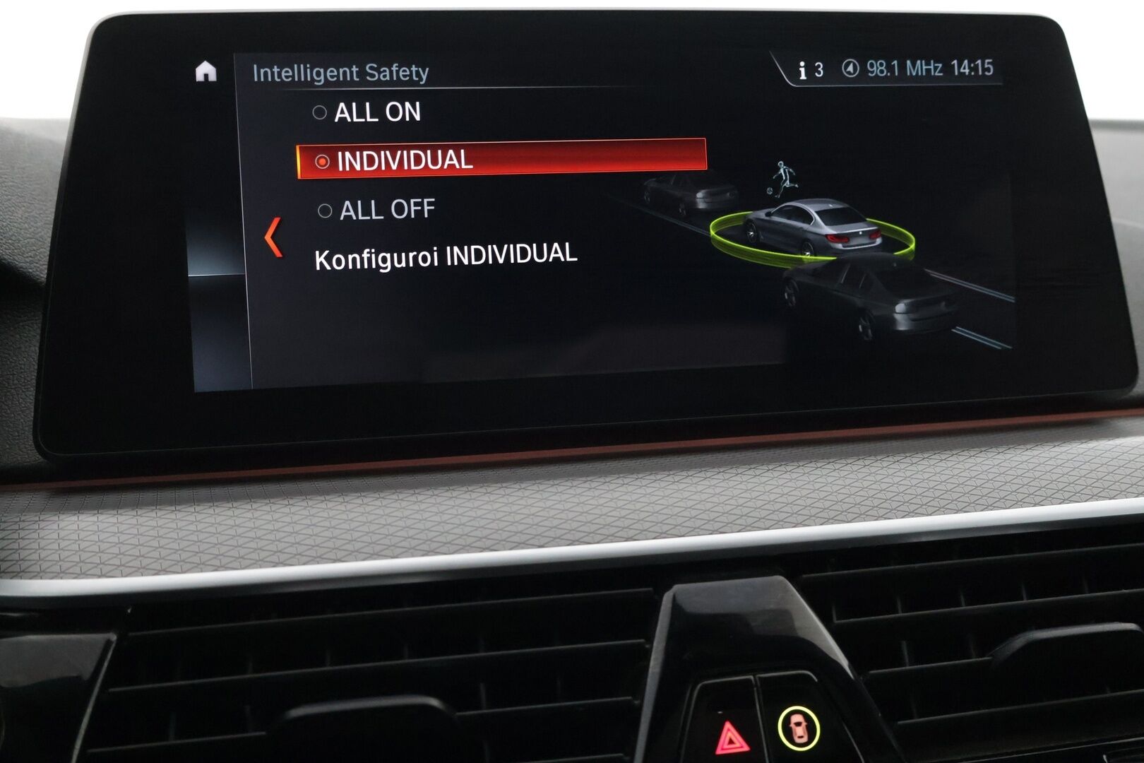 BMW 530 2017 G30 530e A iPerformance M-Sport - *Panorama / HUD / H&K / 360 kamera / ACC / Digimittaristo / BLIS / Prof. Navi / Adapt. LED-ajovalot / Comfort-penkit muistilla*