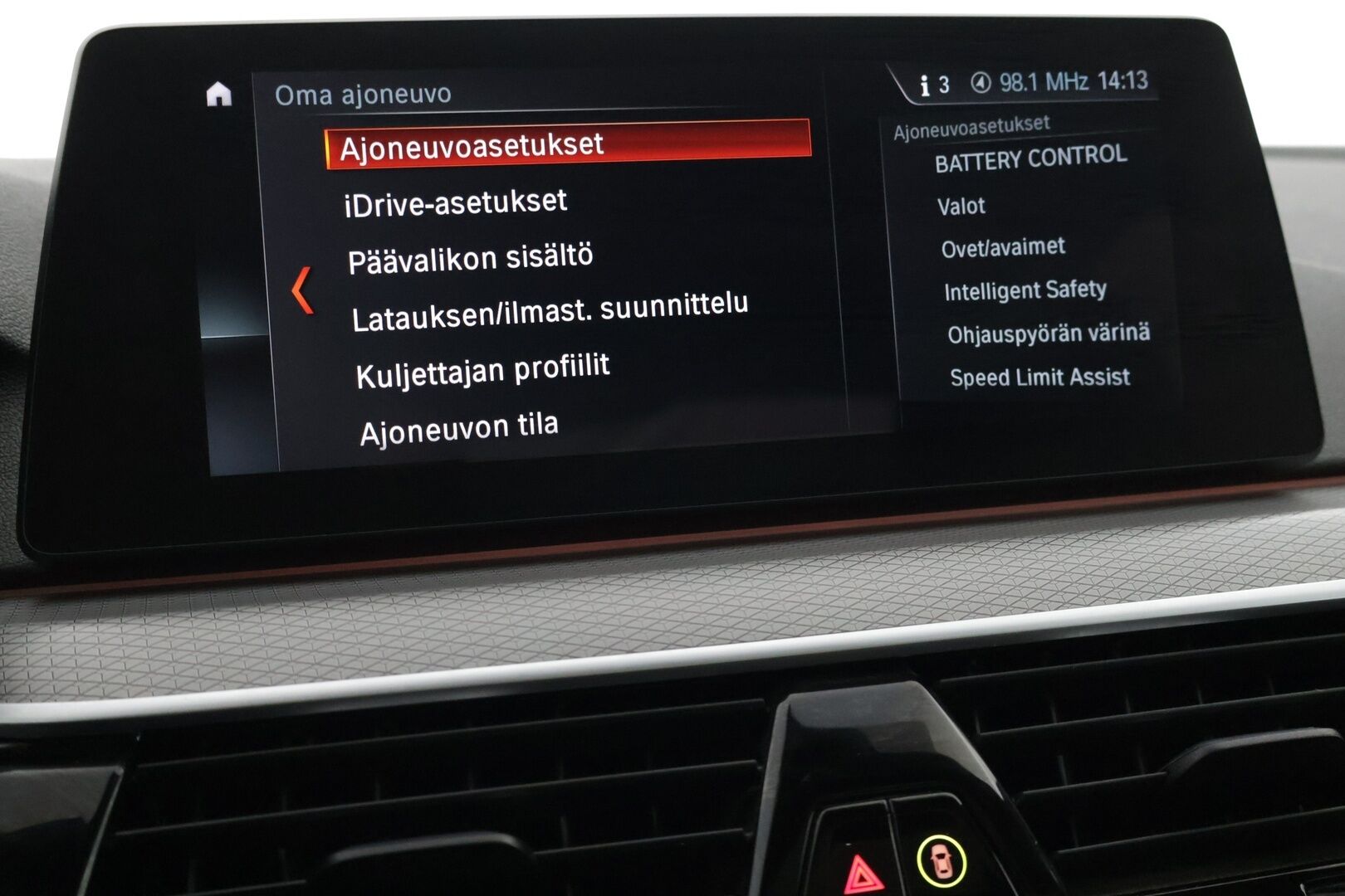 BMW 530 2017 G30 530e A iPerformance M-Sport - *Panorama / HUD / H&K / 360 kamera / ACC / Digimittaristo / BLIS / Prof. Navi / Adapt. LED-ajovalot / Comfort-penkit muistilla*