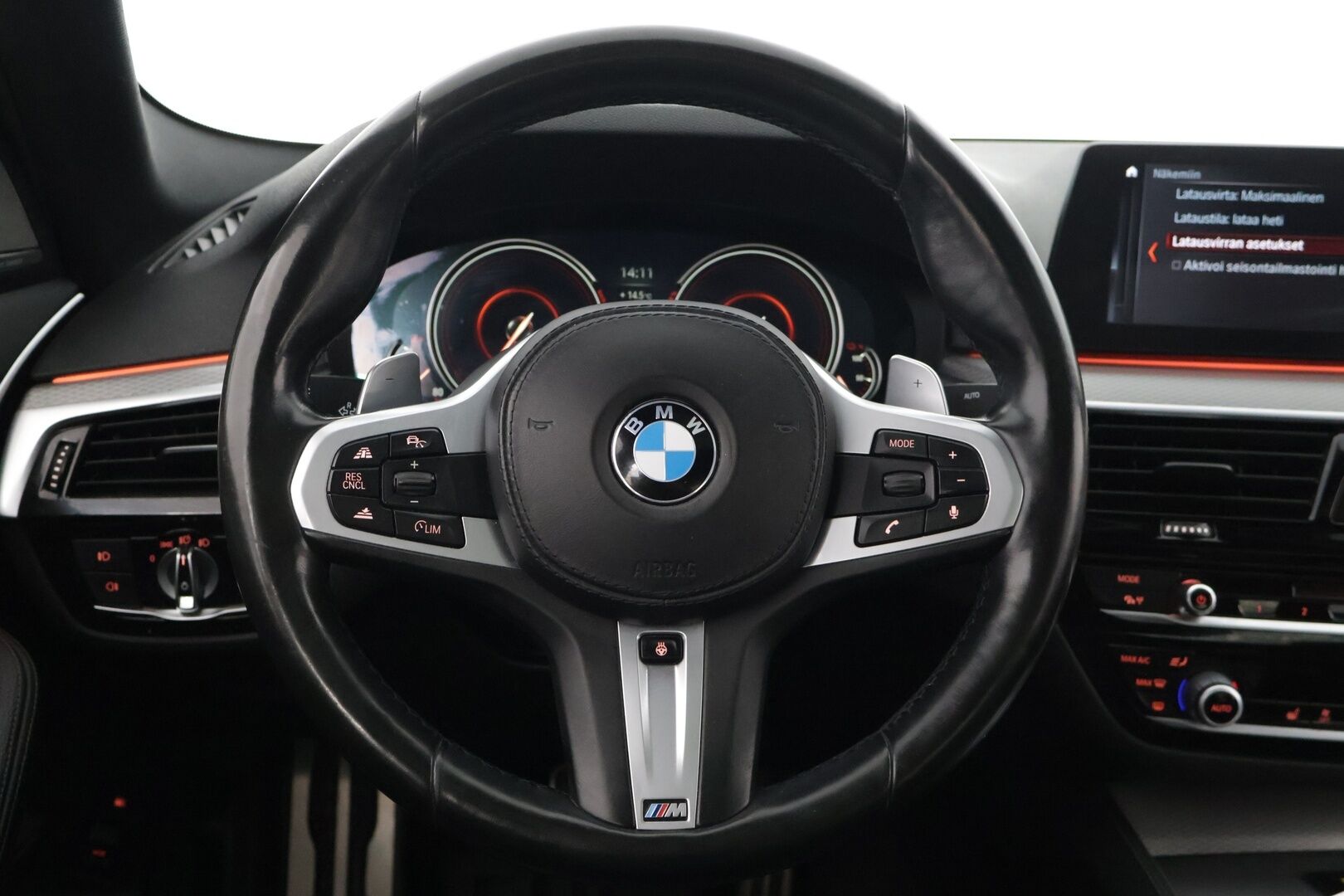 BMW 530 2017 G30 530e A iPerformance M-Sport - *Panorama / HUD / H&K / 360 kamera / ACC / Digimittaristo / BLIS / Prof. Navi / Adapt. LED-ajovalot / Comfort-penkit muistilla*