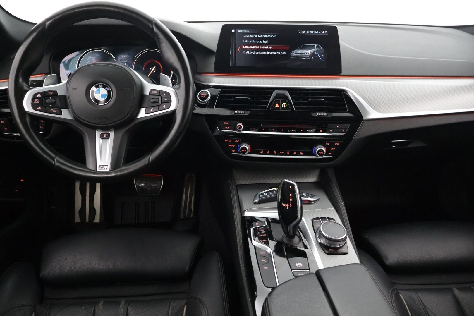 BMW 530 2017 e A Sedan iPerformance M-Sport G30 - *Panorama / HUD / H&K / 360 kamera / ACC / Digimittaristo / BLIS / Prof. Navi / Adapt. LED-ajovalot / Comfort-penkit muistilla*