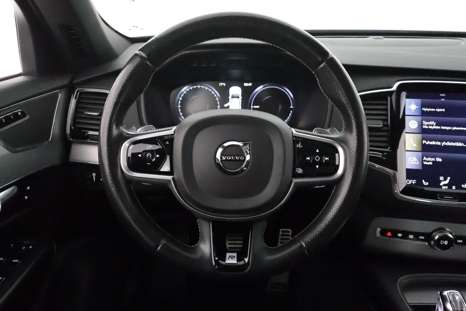 Volvo XC90 2018 T8 Twin Engine AWD R-Design aut **Panorama / Adapt.vakkari / Ilma-alusta / 360-kamera / Koukku / Full-LED** - 3,99 % KORKOTARJOUS TÄHÄN AUTOON - Akku kuntotarkastettu