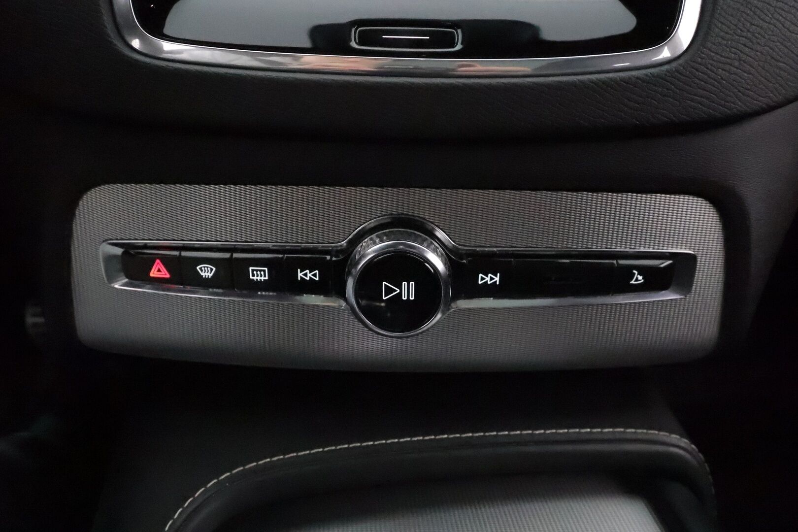 Volvo XC90 2018 T8 Twin Engine AWD R-Design aut **Panorama / Adapt.vakkari / Ilma-alusta / 360-kamera / Koukku / Full-LED** - 3,99 % KORKOTARJOUS TÄHÄN AUTOON - Akku kuntotarkastettu