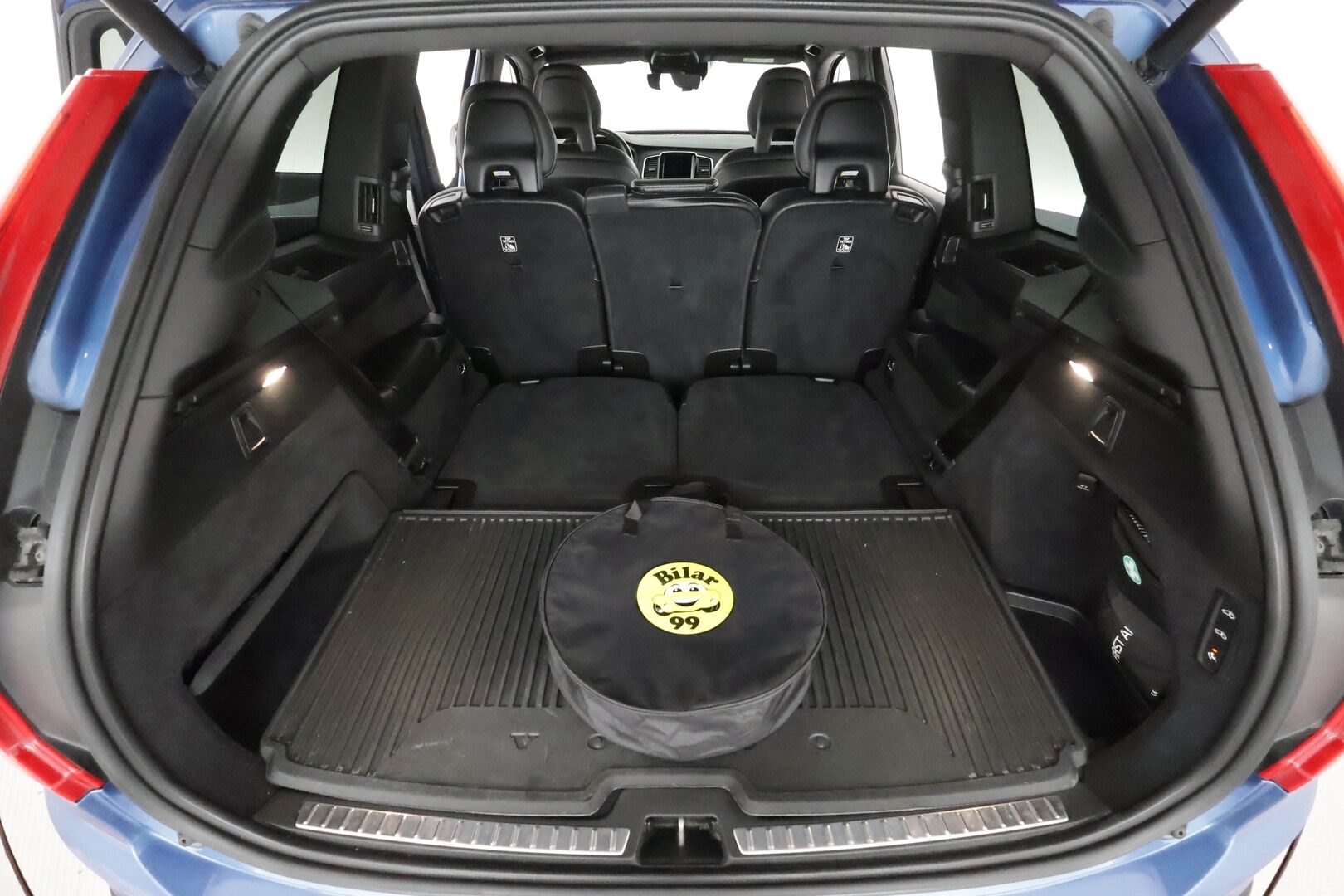 Volvo XC90 2018 T8 Twin Engine AWD R-Design aut **Panorama / Adapt.vakkari / Ilma-alusta / 360-kamera / Koukku / Full-LED** - 3,99 % KORKOTARJOUS TÄHÄN AUTOON - Akku kuntotarkastettu