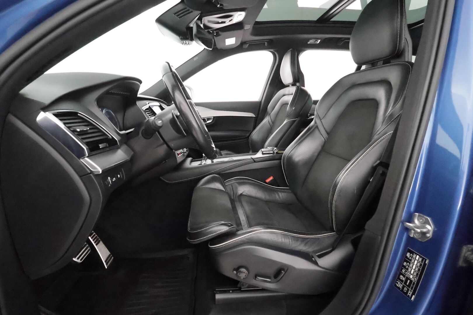 Volvo XC90 2018 T8 Twin Engine AWD R-Design aut **Panorama / Adapt.vakkari / Ilma-alusta / 360-kamera / Koukku / Full-LED** - 3,99 % KORKOTARJOUS TÄHÄN AUTOON - Akku kuntotarkastettu