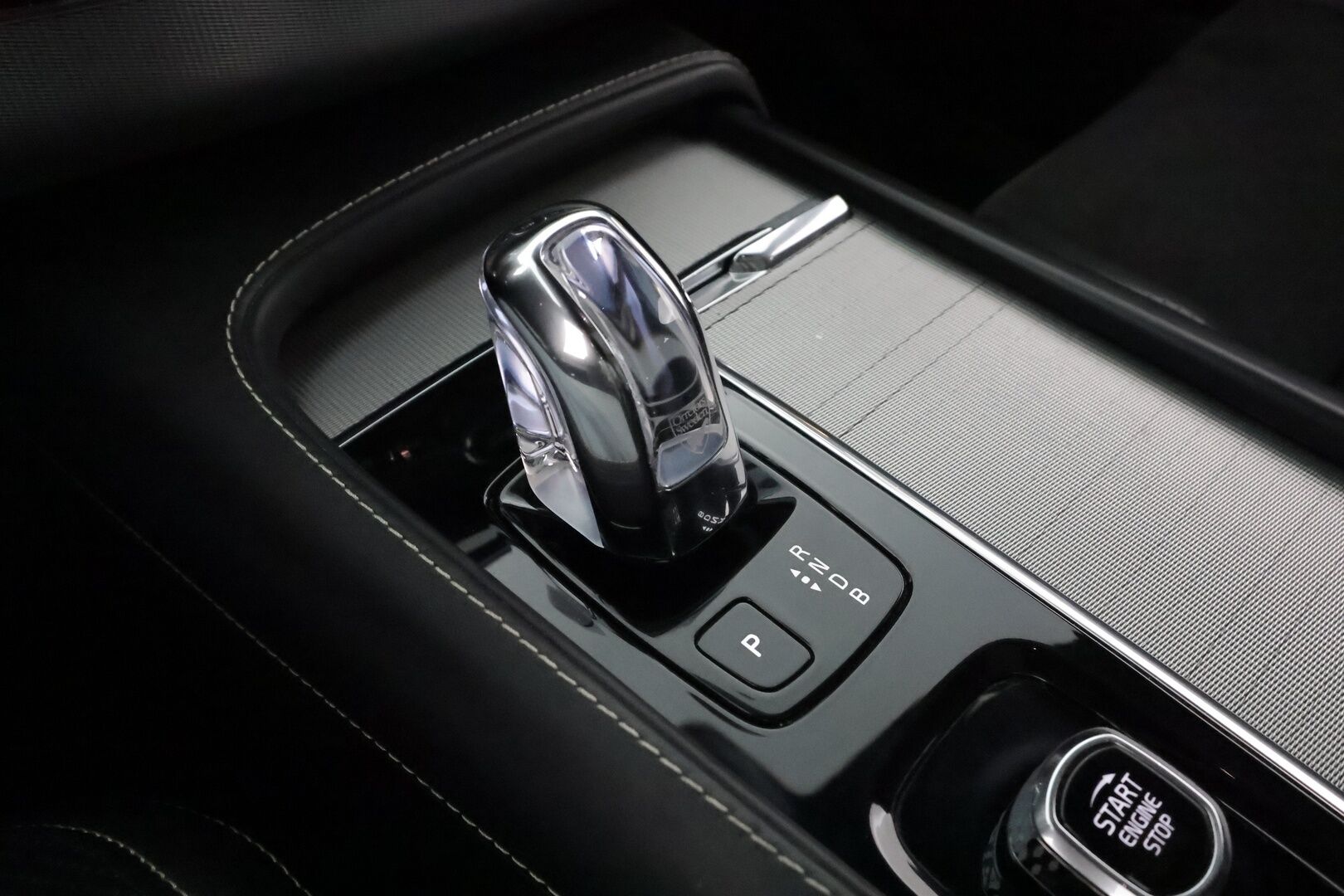 Volvo XC90 2018 T8 Twin Engine AWD R-Design aut **Panorama / Adapt.vakkari / Ilma-alusta / 360-kamera / Koukku / Full-LED** - 3,99 % KORKOTARJOUS TÄHÄN AUTOON - Akku kuntotarkastettu