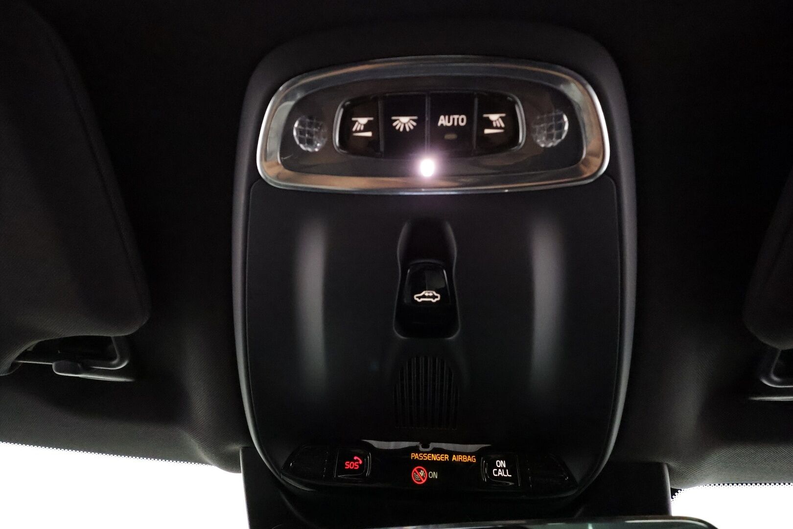 Volvo XC90 2018 T8 Twin Engine AWD R-Design aut **Panorama / Adapt.vakkari / Ilma-alusta / 360-kamera / Koukku / Full-LED** - 3,99 % KORKOTARJOUS TÄHÄN AUTOON - Akku kuntotarkastettu