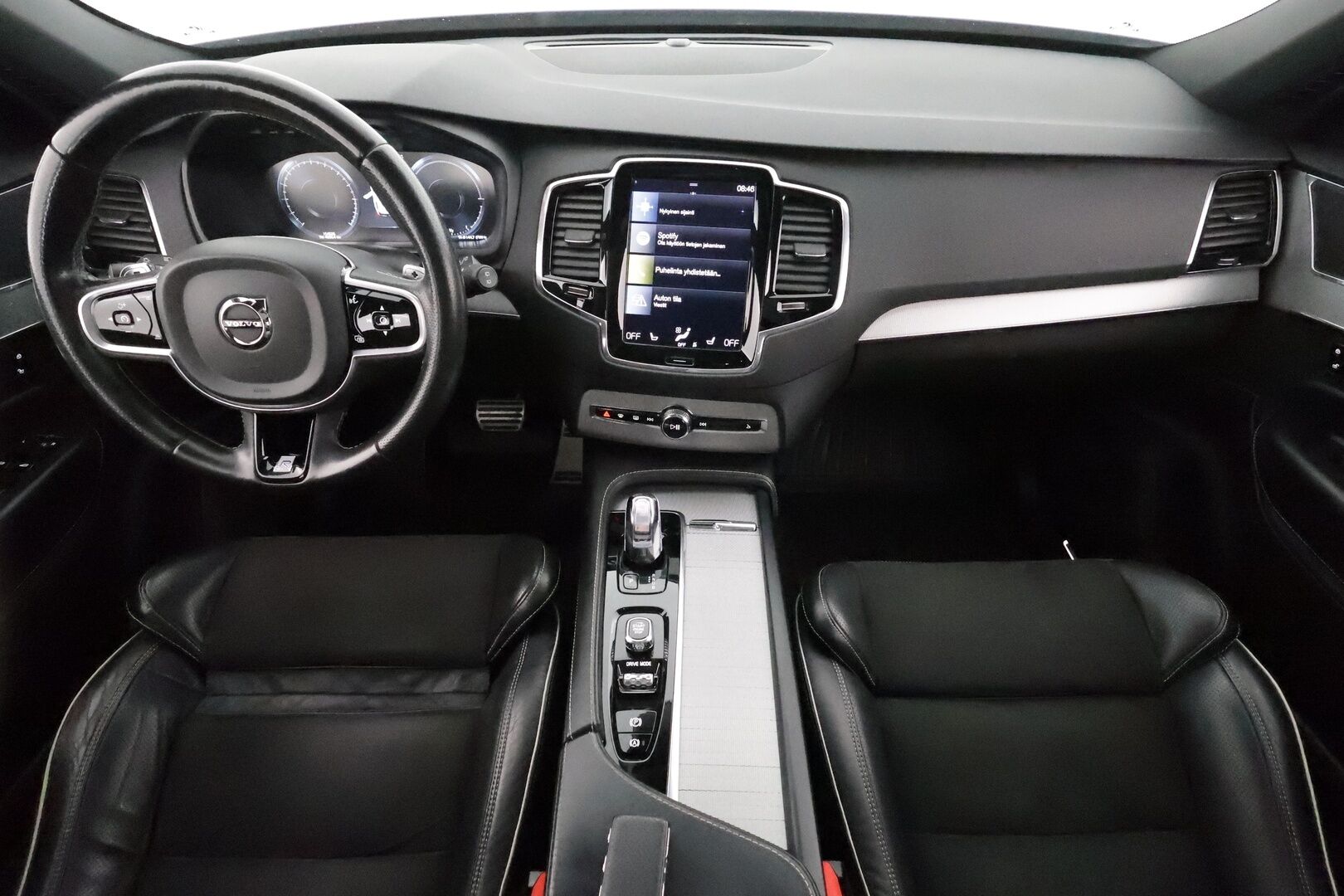 Volvo XC90 2018 T8 Twin Engine AWD R-Design aut **Panorama / Adapt.vakkari / Ilma-alusta / 360-kamera / Koukku / Full-LED** - 3,99 % KORKOTARJOUS TÄHÄN AUTOON - Akku kuntotarkastettu