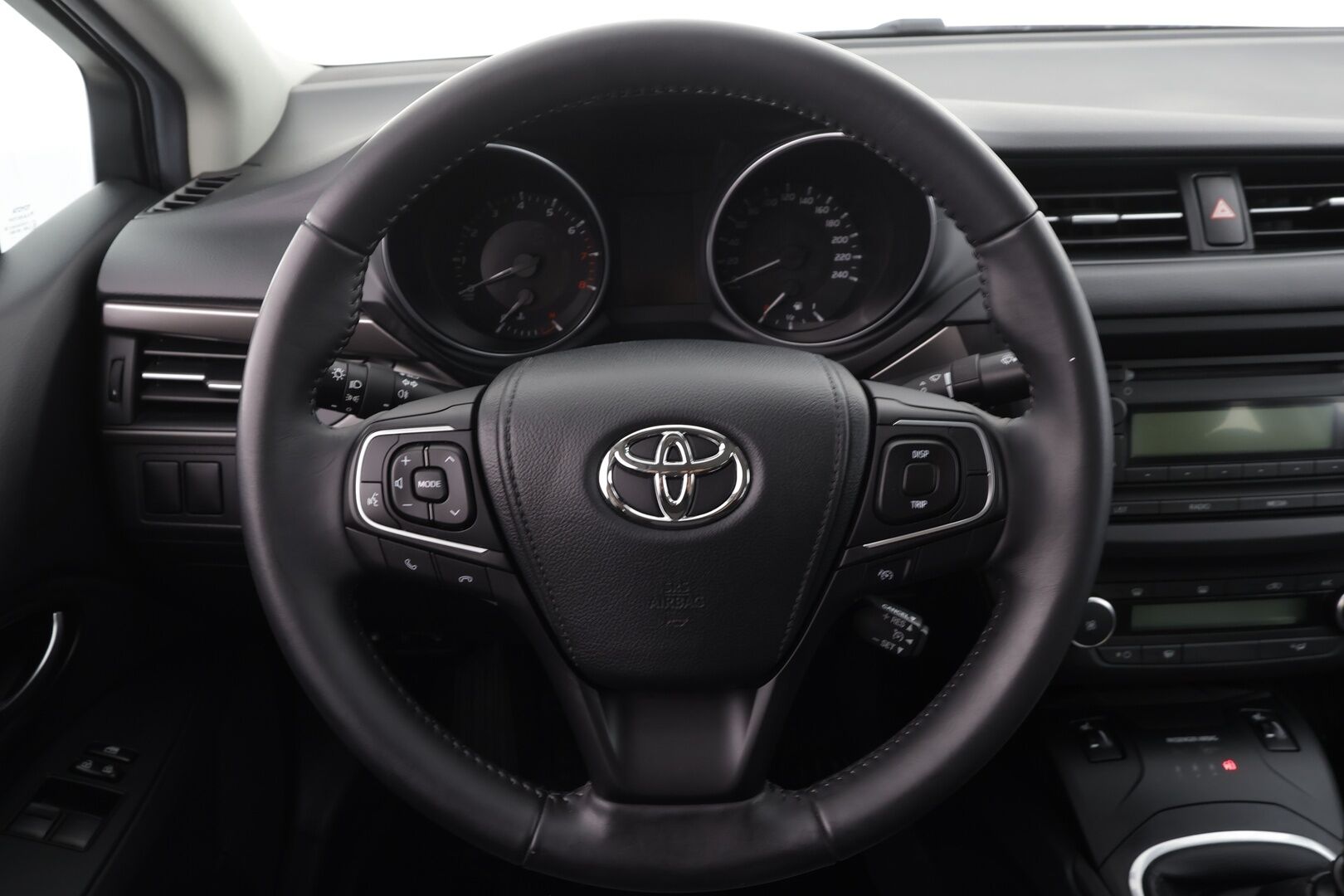 Toyota Avensis 2018 1,6 Valvematic Life Sedan * Suomi-auto / Vakkari / Lohkolämmitin / Bluetooth * - Kahdet renkaat aluvanteilla - HULLUT BLACKWEEK JATKOT - KORKOTARJOUS 2,49%