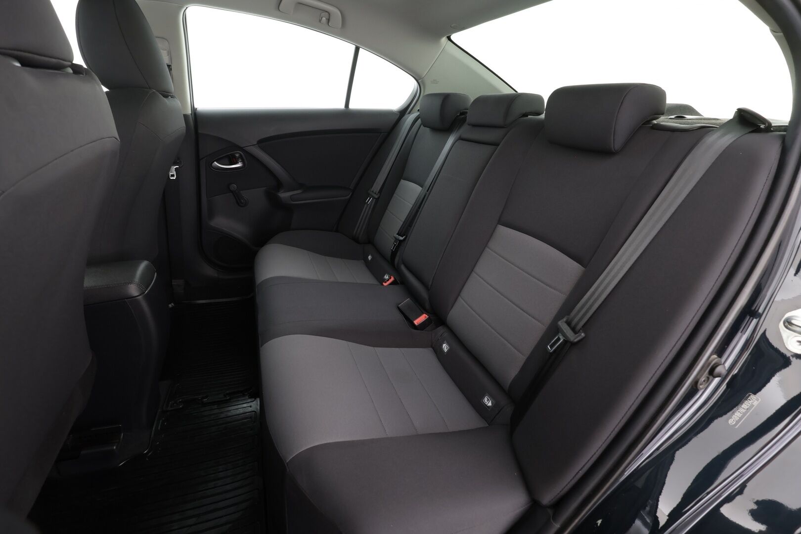 Toyota Avensis 2018 1,6 Valvematic Life Sedan * Suomi-auto / Vakkari / Lohkolämmitin / Bluetooth * - Kahdet renkaat aluvanteilla - HULLUT BLACKWEEK JATKOT - KORKOTARJOUS 2,49%