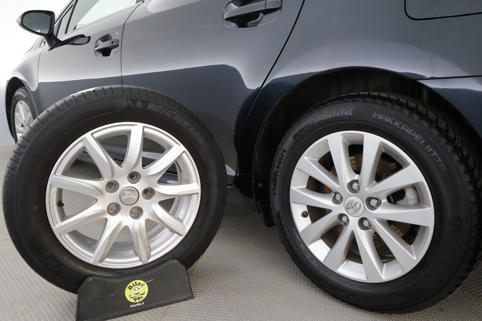 Toyota Avensis 2018 1,6 Valvematic Life Sedan * Suomi-auto / Vakkari / Lohkolämmitin / Bluetooth * - Kahdet renkaat aluvanteilla - HULLUT BLACKWEEK JATKOT - KORKOTARJOUS 2,49%