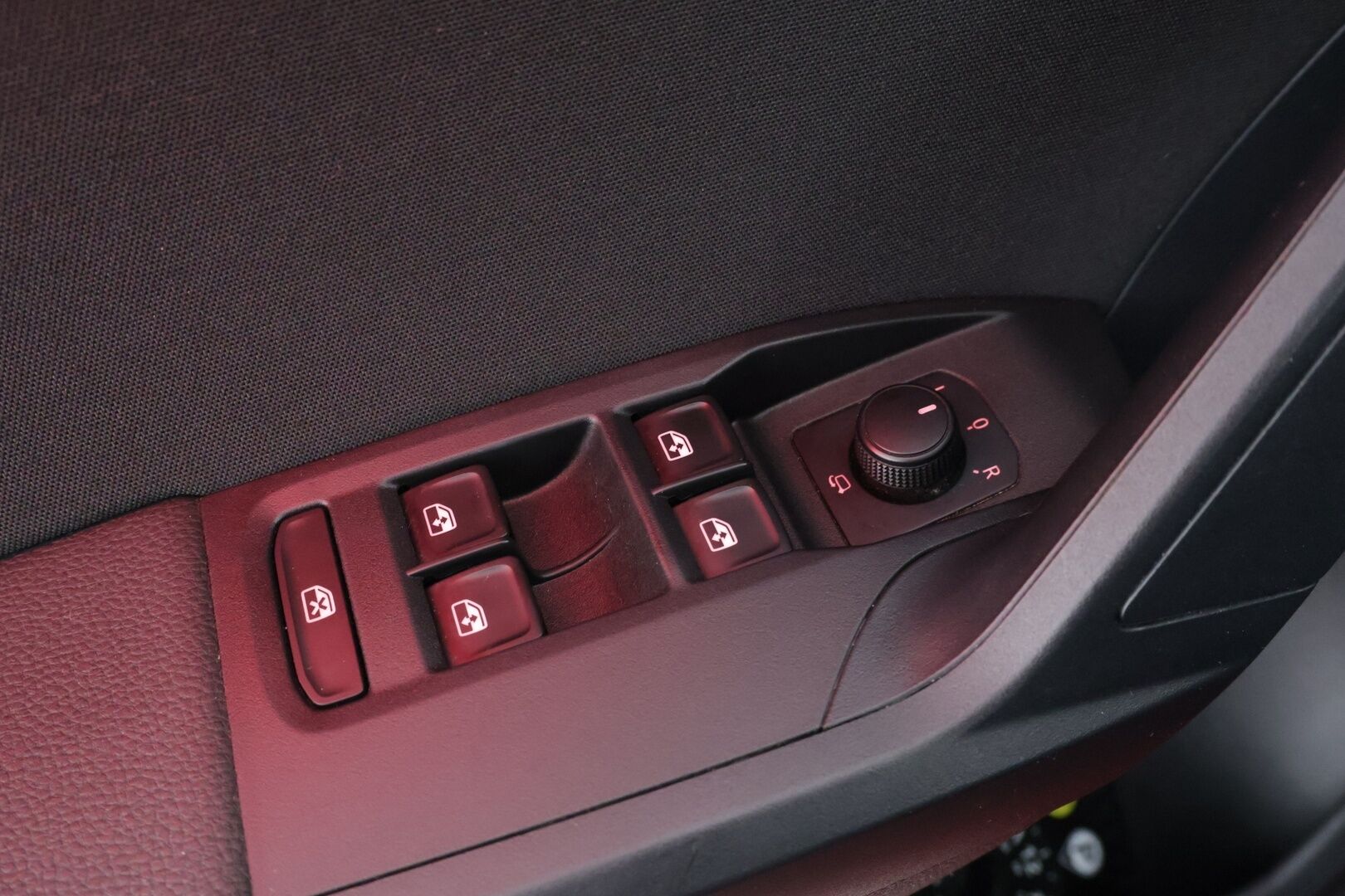 Seat Ibiza 2018 1,0 EcoTSI 115 FR DSG / Webasto / Adapt. vakkari / Sporttipenkit / Apple&Android / LED-valot / Tutkat - 2x Seatin Aluvanteet / Suomi-auto / Uudenveroiset nastat!