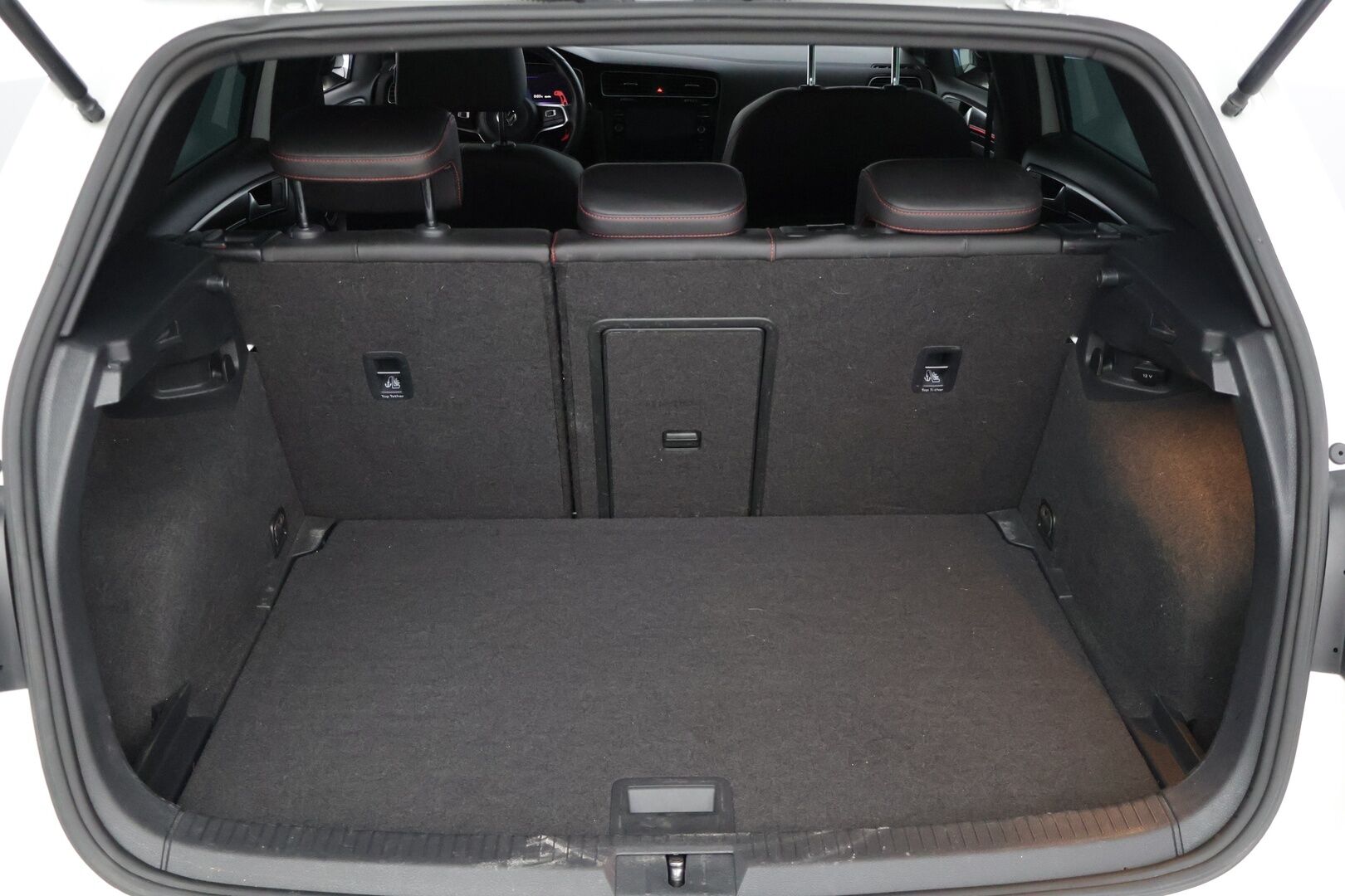 Volkswagen Golf 2018 GTI Performance 2,0 TSI 180 kW (245 hv) DSG-automaatti * / Webasto / Kattoikkuna / Blis / Acc / Kamera / Muistipenkit / Putkisto / Merkkihuollettu / Digimittaristo / * - Juuri huollettu Performance GTI mielettömän kovilla varusteilla & järeällä putkistolla / H&R madallusjouset, hiilikuitu spoileri & nahkapenkit