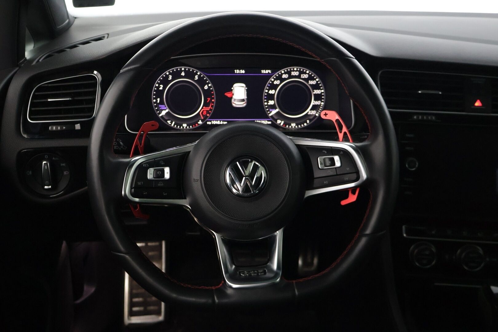 Volkswagen Golf 2018 GTI Performance 2,0 TSI 180 kW (245 hv) DSG-automaatti * / Webasto / Kattoikkuna / Blis / Acc / Kamera / Muistipenkit / Putkisto / Merkkihuollettu / Digimittaristo / * - Juuri huollettu Performance GTI mielettömän kovilla varusteilla & järeällä putkistolla / H&R madallusjouset, hiilikuitu spoileri & nahkapenkit