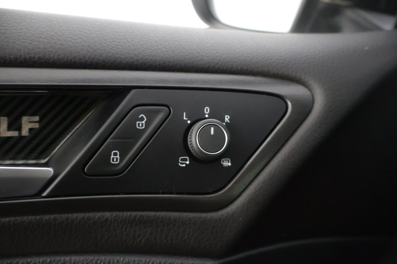 Volkswagen Golf 2018 GTI Performance 2,0 TSI 180 kW (245 hv) DSG-automaatti * / Webasto / Kattoikkuna / Blis / Acc / Kamera / Muistipenkit / Putkisto / Merkkihuollettu / Digimittaristo / * - Juuri huollettu Performance GTI mielettömän kovilla varusteilla & järeällä putkistolla / H&R madallusjouset, hiilikuitu spoileri & nahkapenkit