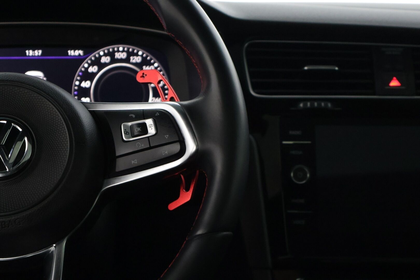 Volkswagen Golf 2018 GTI Performance 2,0 TSI 180 kW (245 hv) DSG-automaatti * / Webasto / Kattoikkuna / Blis / Acc / Kamera / Muistipenkit / Putkisto / Merkkihuollettu / Digimittaristo / * - Juuri huollettu Performance GTI mielettömän kovilla varusteilla & järeällä putkistolla / H&R madallusjouset, hiilikuitu spoileri & nahkapenkit