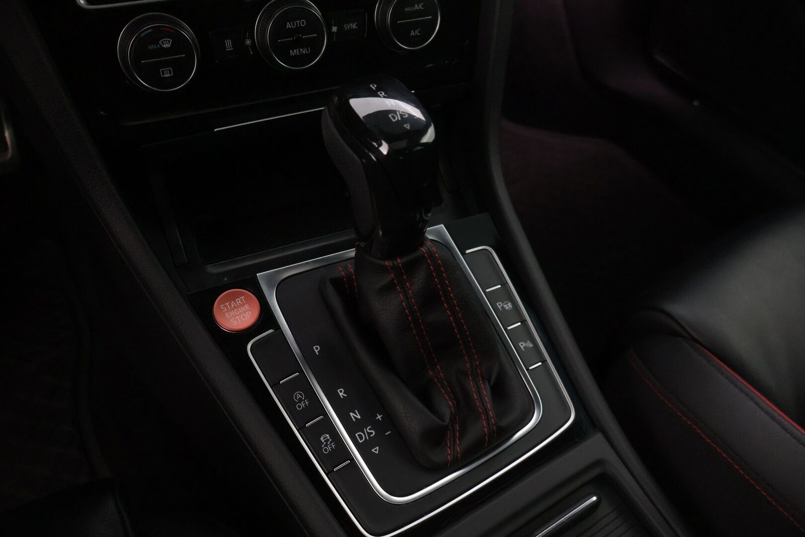 Volkswagen Golf 2018 GTI Performance 2,0 TSI 180 kW (245 hv) DSG-automaatti * / Webasto / Kattoikkuna / Blis / Acc / Kamera / Muistipenkit / Putkisto / Merkkihuollettu / Digimittaristo / * - Juuri huollettu Performance GTI mielettömän kovilla varusteilla & järeällä putkistolla / H&R madallusjouset, hiilikuitu spoileri & nahkapenkit