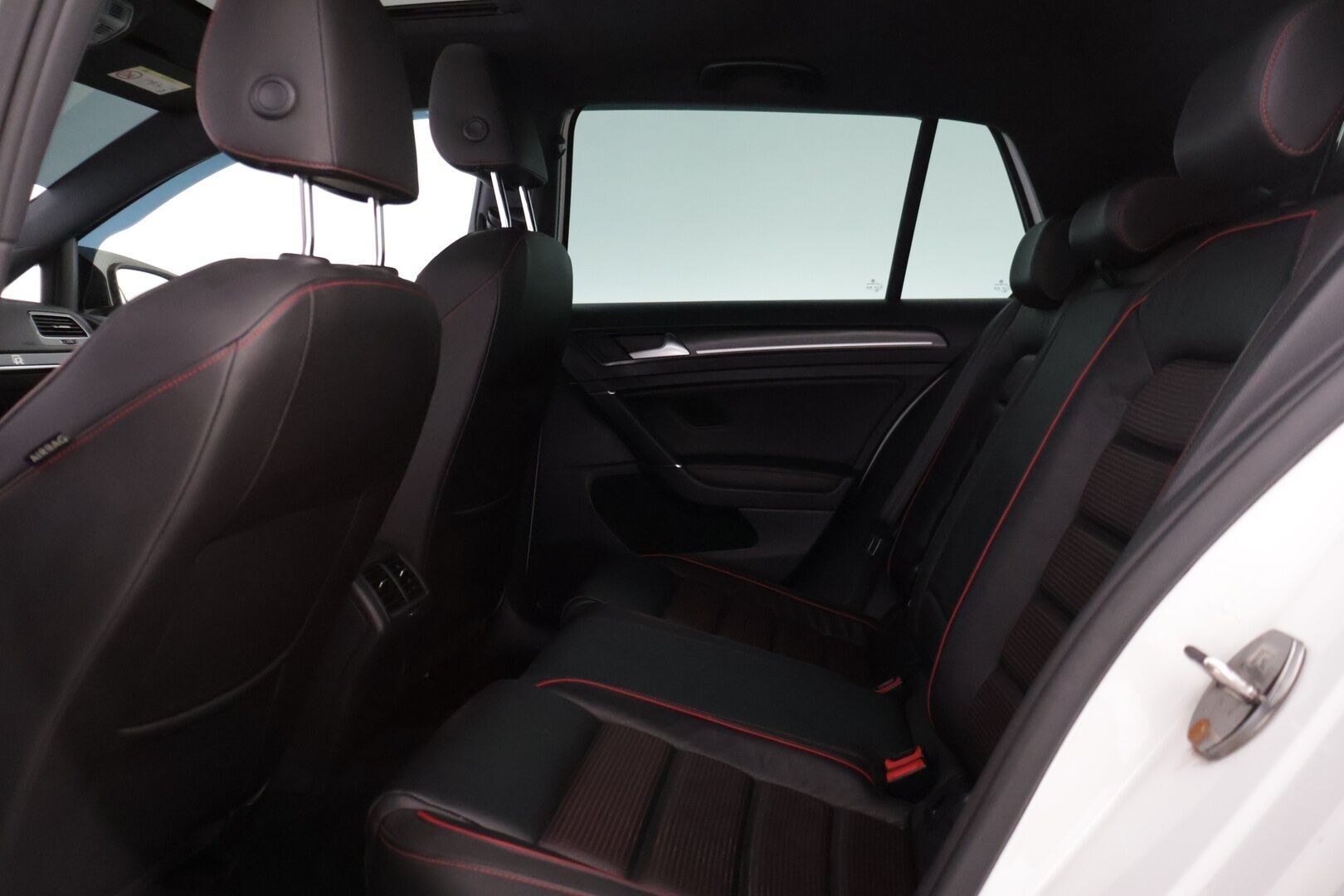 Volkswagen Golf 2018 GTI Performance 2,0 TSI 180 kW (245 hv) DSG-automaatti * / Webasto / Kattoikkuna / Blis / Acc / Kamera / Muistipenkit / Putkisto / Merkkihuollettu / Digimittaristo / * - Juuri huollettu Performance GTI mielettömän kovilla varusteilla & järeällä putkistolla / H&R madallusjouset, hiilikuitu spoileri & nahkapenkit