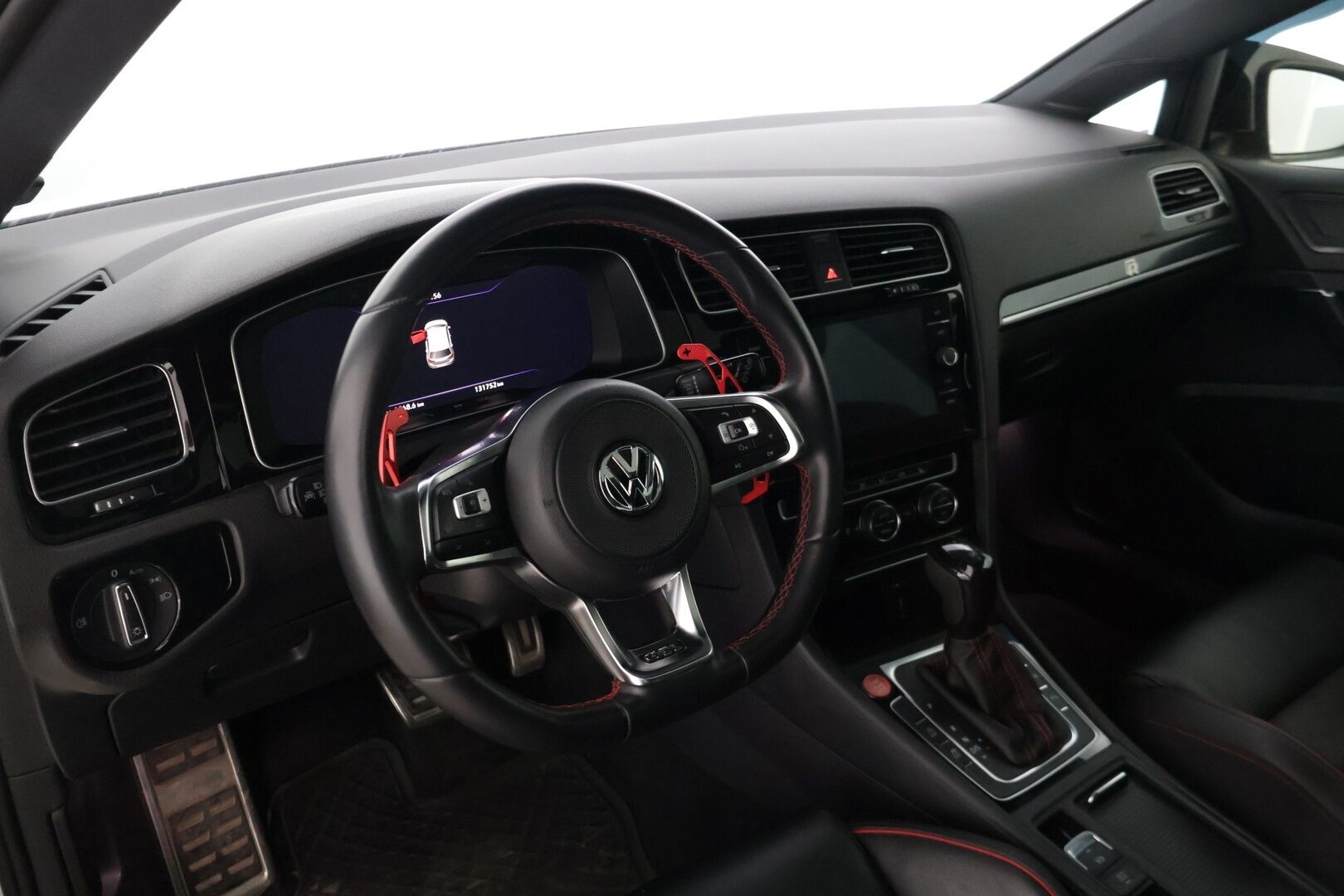 Volkswagen Golf 2018 GTI Performance 2,0 TSI 180 kW (245 hv) DSG-automaatti * / Webasto / Kattoikkuna / Blis / Acc / Kamera / Muistipenkit / Putkisto / Merkkihuollettu / Digimittaristo / * - Juuri huollettu Performance GTI mielettömän kovilla varusteilla & järeällä putkistolla / H&R madallusjouset, hiilikuitu spoileri & nahkapenkit