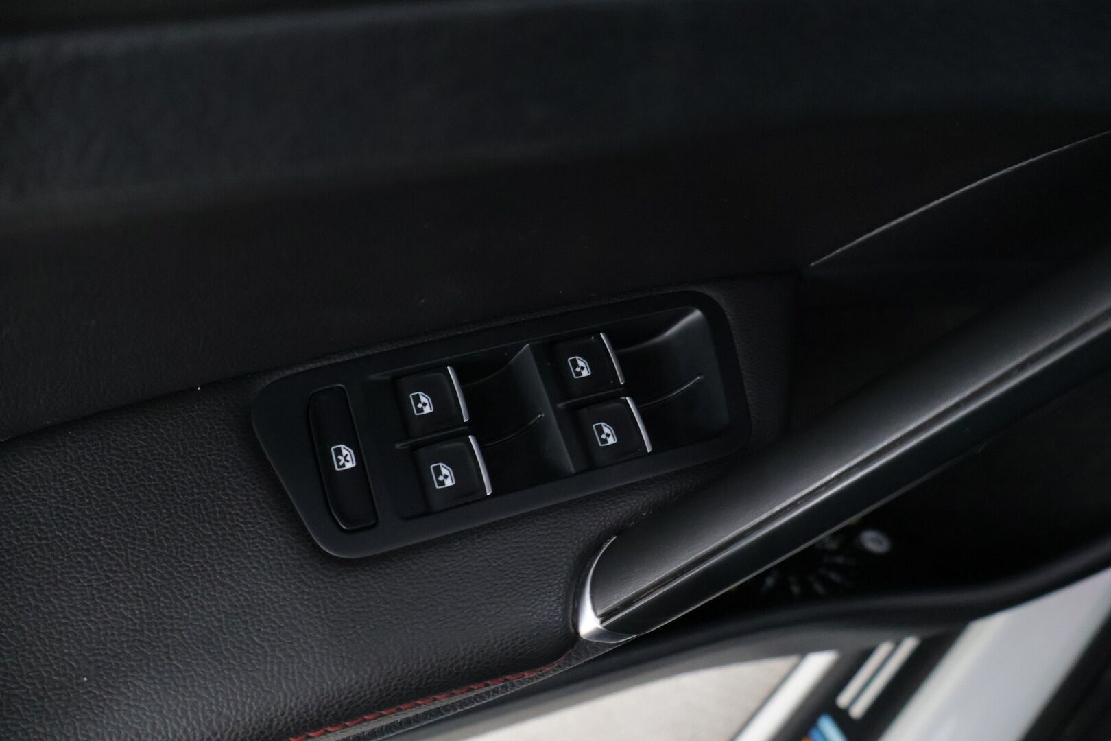 Volkswagen Golf 2018 GTI Performance 2,0 TSI 180 kW (245 hv) DSG-automaatti * / Webasto / Kattoikkuna / Blis / Acc / Kamera / Muistipenkit / Putkisto / Merkkihuollettu / Digimittaristo / * - Juuri huollettu Performance GTI mielettömän kovilla varusteilla & järeällä putkistolla / H&R madallusjouset, hiilikuitu spoileri & nahkapenkit