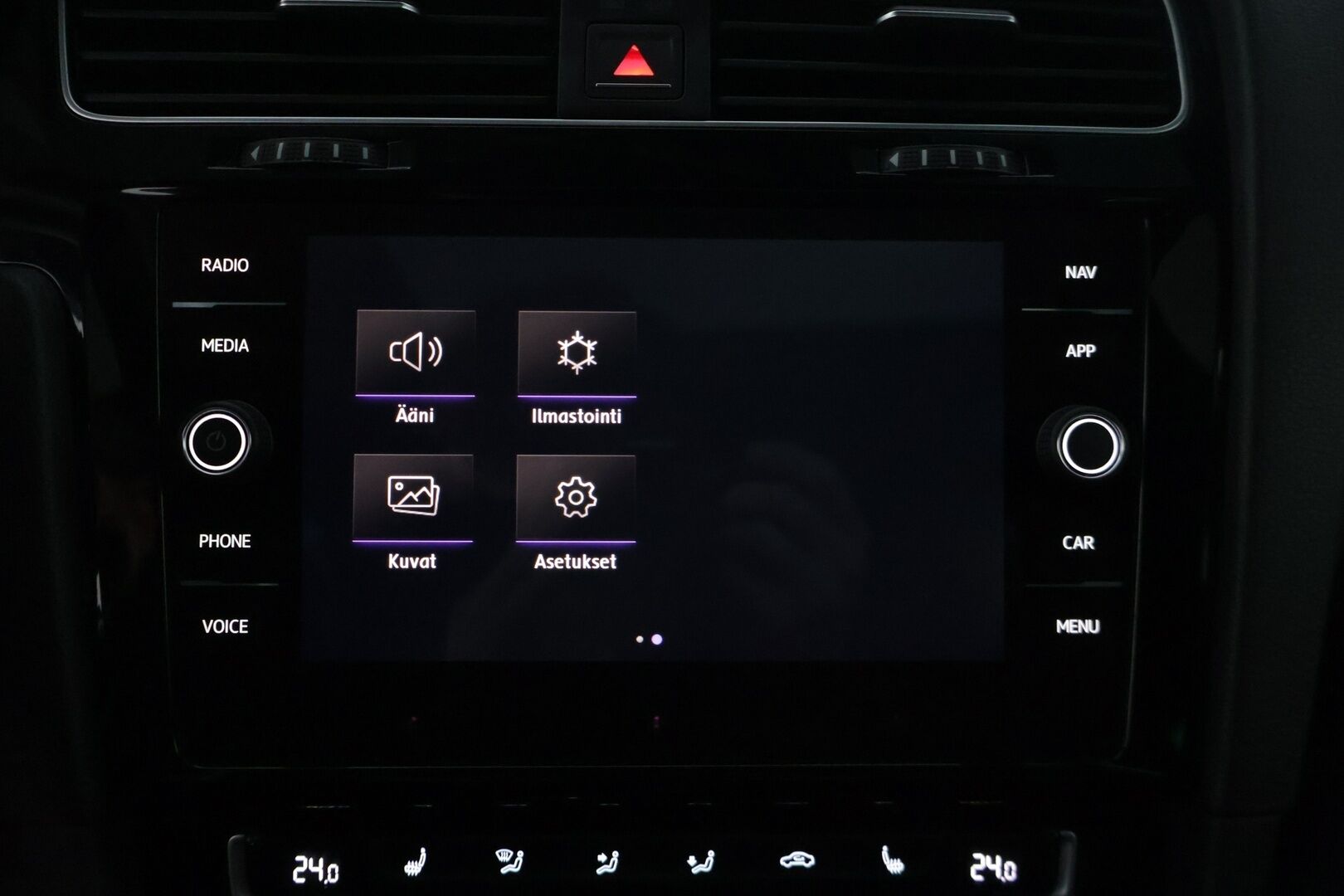 Volkswagen Golf 2018 GTI Performance 2,0 TSI 180 kW (245 hv) DSG-automaatti * / Webasto / Kattoikkuna / Blis / Acc / Kamera / Muistipenkit / Putkisto / Merkkihuollettu / Digimittaristo / * - Juuri huollettu Performance GTI mielettömän kovilla varusteilla & järeällä putkistolla / H&R madallusjouset, hiilikuitu spoileri & nahkapenkit