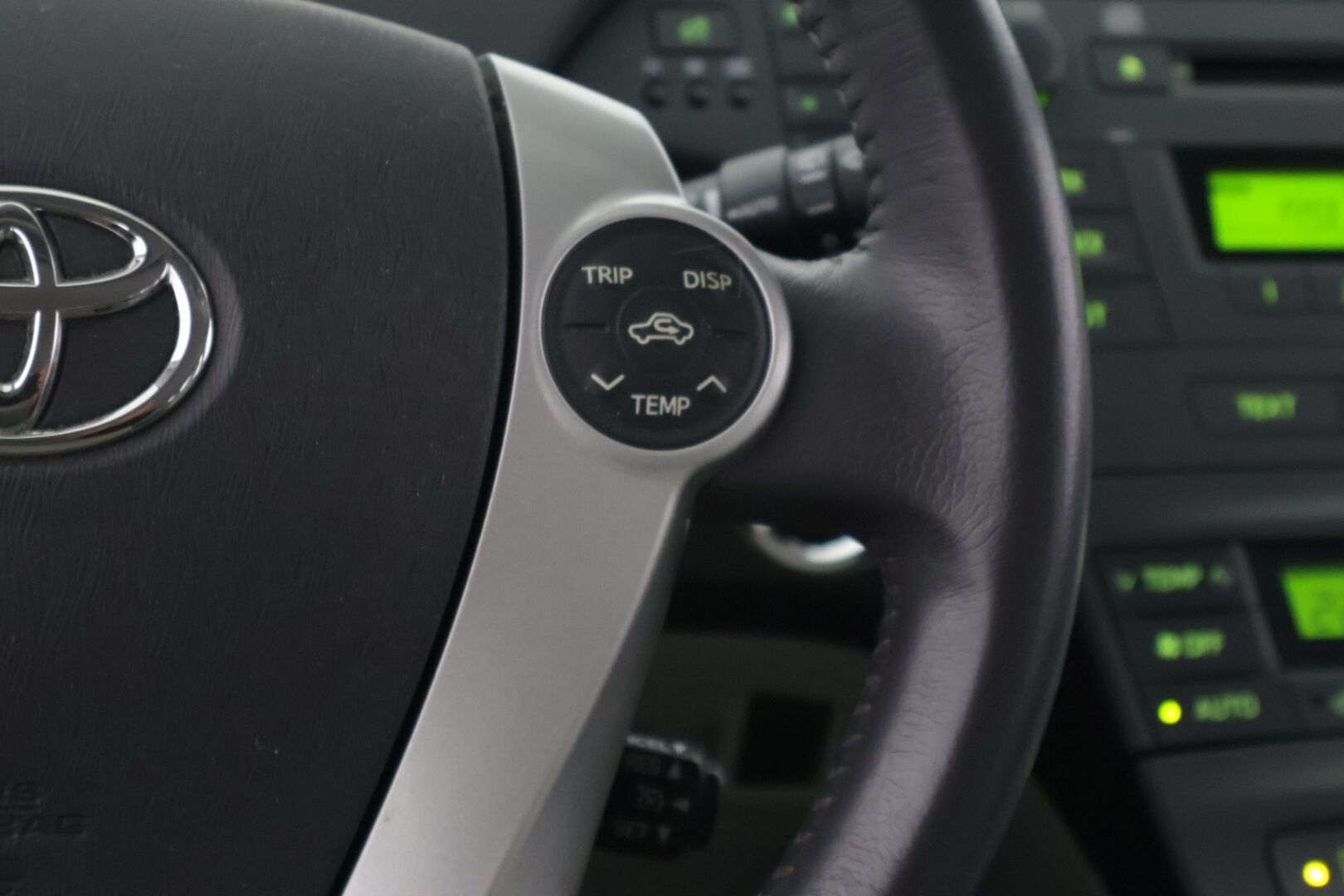 Toyota Prius 2012 HSD Sol 5ov */ Suomi-auto / HUD / Kessy / Lohko / Huoltokirja / 2x renkaat /* - Siisti Suomi-auto / Huoltokirja / 2x renkaat