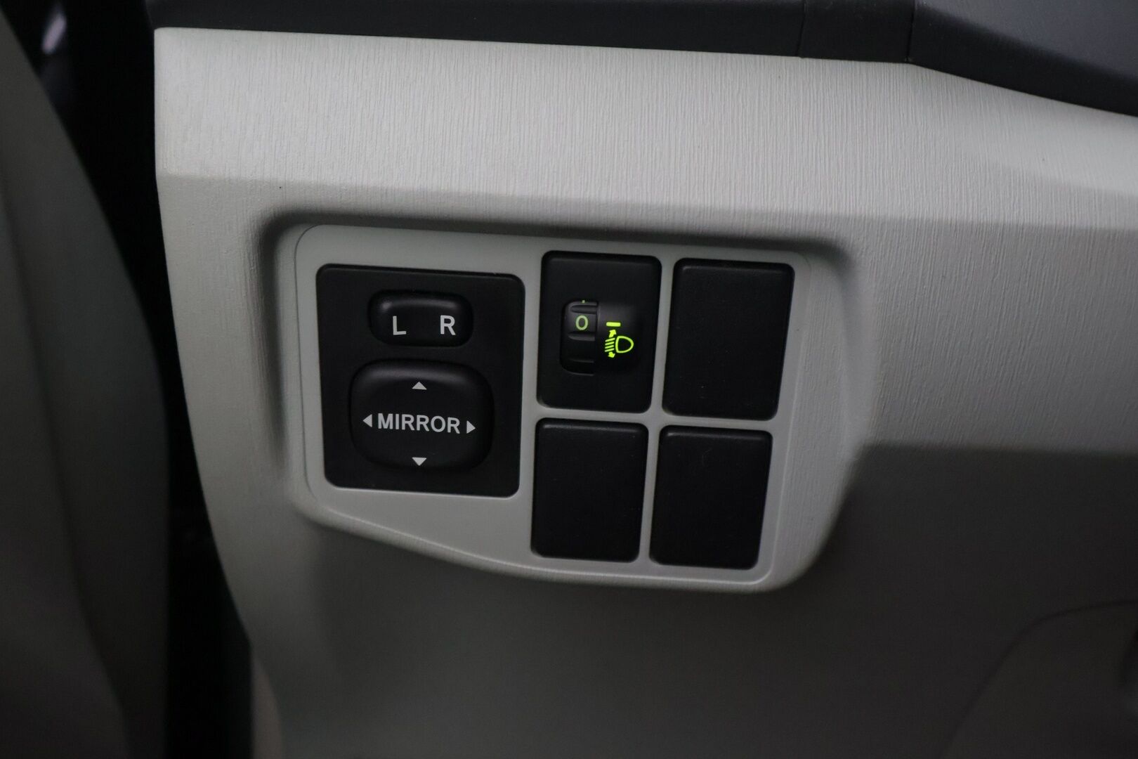 Toyota Prius 2012 HSD Sol 5ov */ Suomi-auto / HUD / Kessy / Lohko / Huoltokirja / 2x renkaat /* - Siisti Suomi-auto / Huoltokirja / 2x renkaat