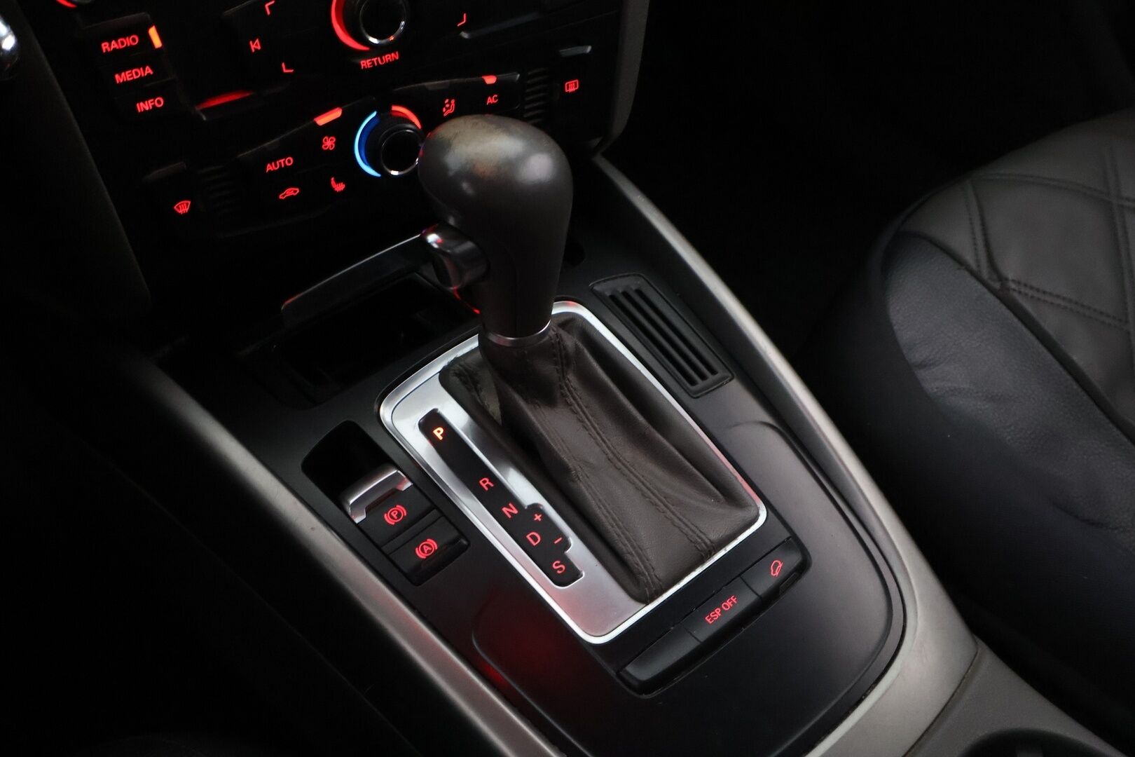 Audi Q5 2010 2,0 TDI (DPF) quattro S tronic - MYYDÄÄN HUUTOKAUPAT.COM