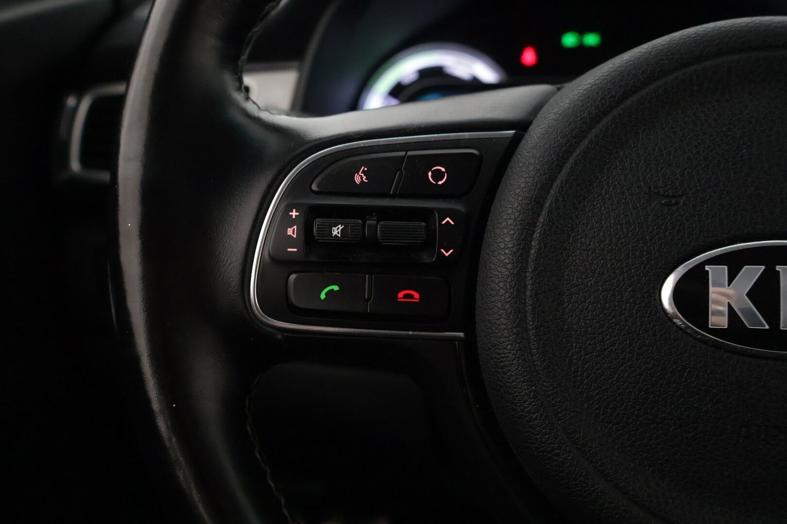 Kia Niro 2018 1,6 GDI Hybrid Business Premium DCT *ACC / BLIS / Lane-assist / P.Kamera / Koukku / JBL / Ratinlämmitys / Carplay* - Merkkihuollettu & juuri katsastettu suomi-auto lohkolämmittimellä sekä vetokoukulla