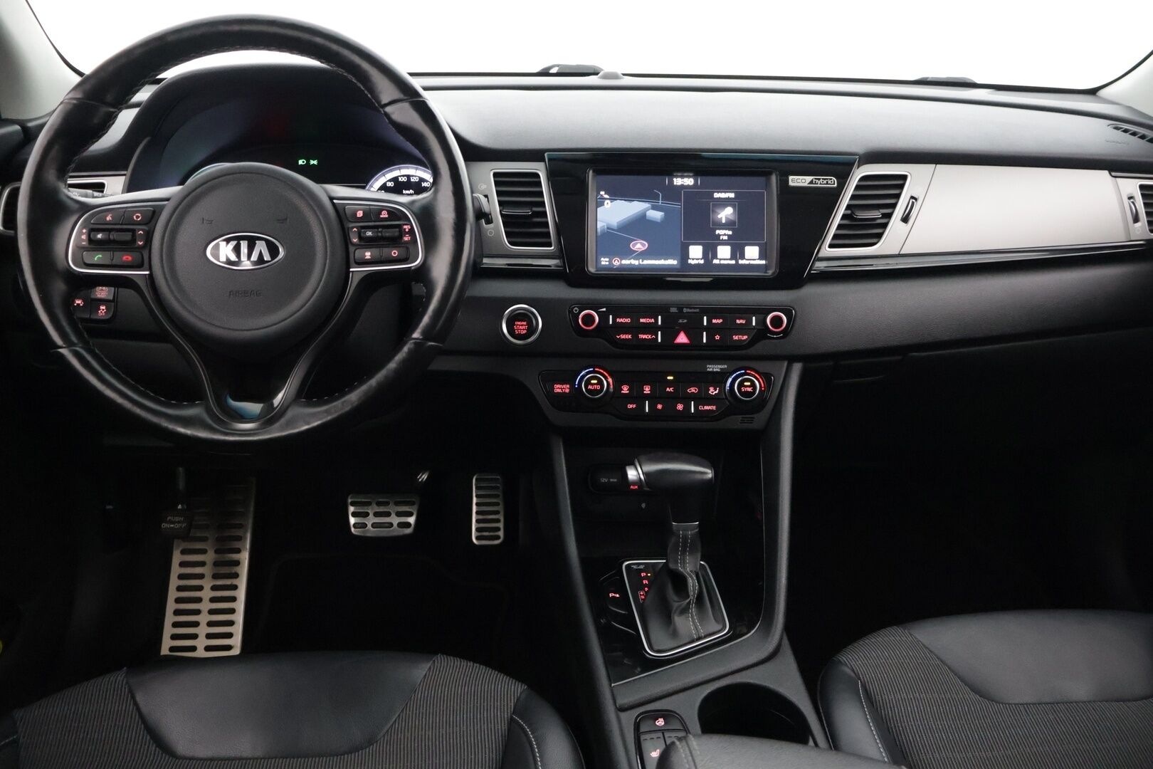 Kia Niro 2018 1,6 GDI Hybrid Business Premium DCT *ACC / BLIS / Lane-assist / P.Kamera / Koukku / JBL / Ratinlämmitys / Carplay* - Merkkihuollettu & juuri katsastettu suomi-auto lohkolämmittimellä sekä vetokoukulla