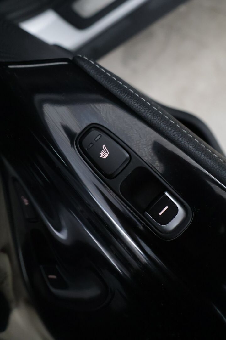 Kia Niro 2018 1,6 GDI Hybrid Business Premium DCT *ACC / BLIS / Lane-assist / P.Kamera / Koukku / JBL / Ratinlämmitys / Carplay* - Merkkihuollettu & juuri katsastettu suomi-auto lohkolämmittimellä sekä vetokoukulla