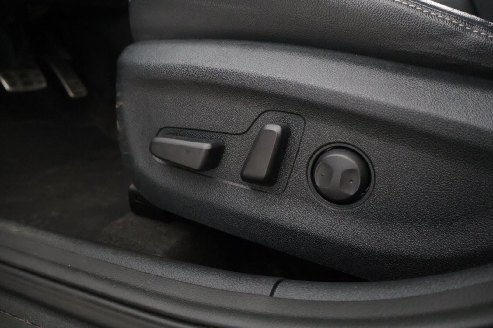 Kia Niro 2018 1,6 GDI Hybrid Business Premium DCT *ACC / BLIS / Lane-assist / P.Kamera / Koukku / JBL / Ratinlämmitys / Carplay* - Merkkihuollettu & juuri katsastettu suomi-auto lohkolämmittimellä sekä vetokoukulla