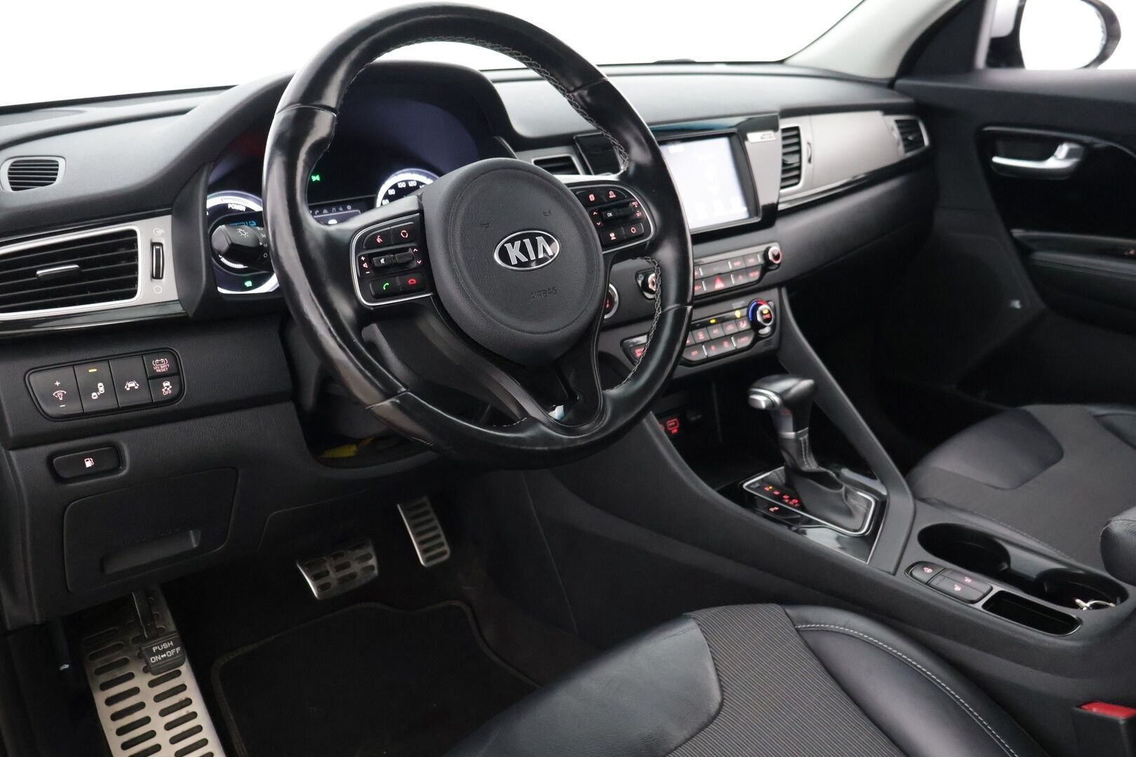 Kia Niro 2018 1,6 GDI Hybrid Business Premium DCT *ACC / BLIS / Lane-assist / P.Kamera / Koukku / JBL / Ratinlämmitys / Carplay* - Merkkihuollettu & juuri katsastettu suomi-auto lohkolämmittimellä sekä vetokoukulla